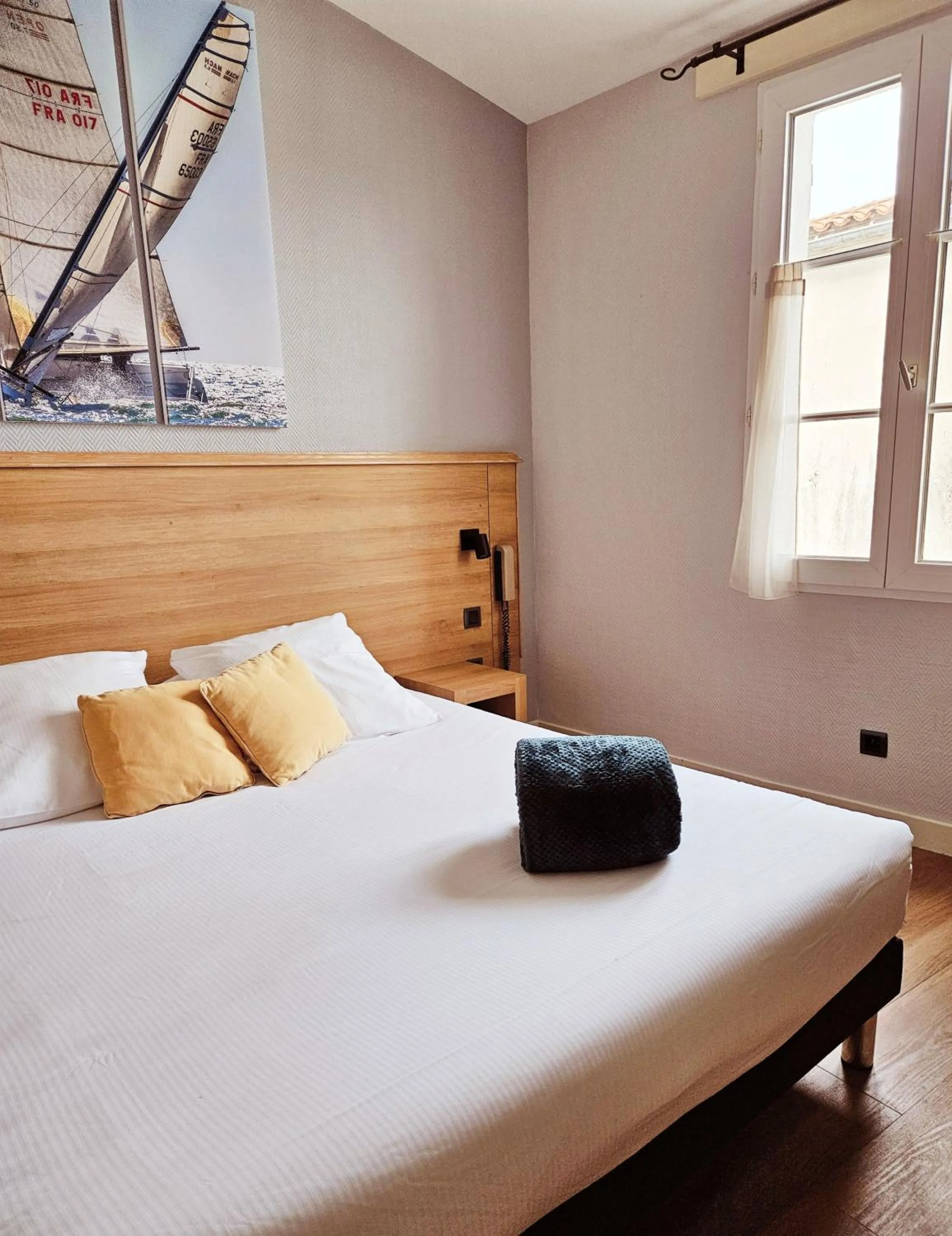 Bed in Hôtel du Port