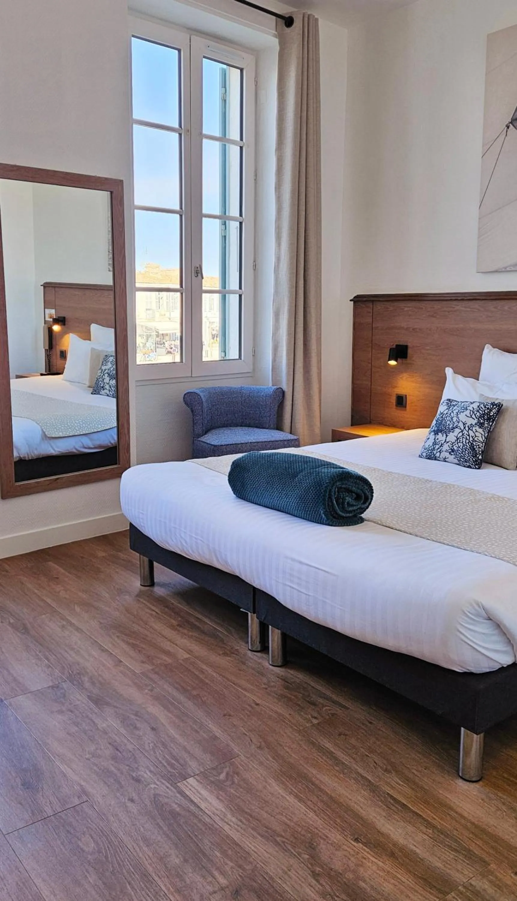 Bedroom, Bed in Hôtel du Port