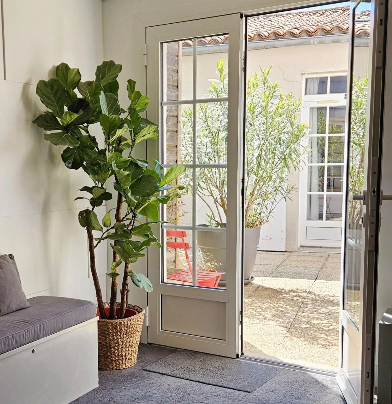 Patio in Hôtel du Port