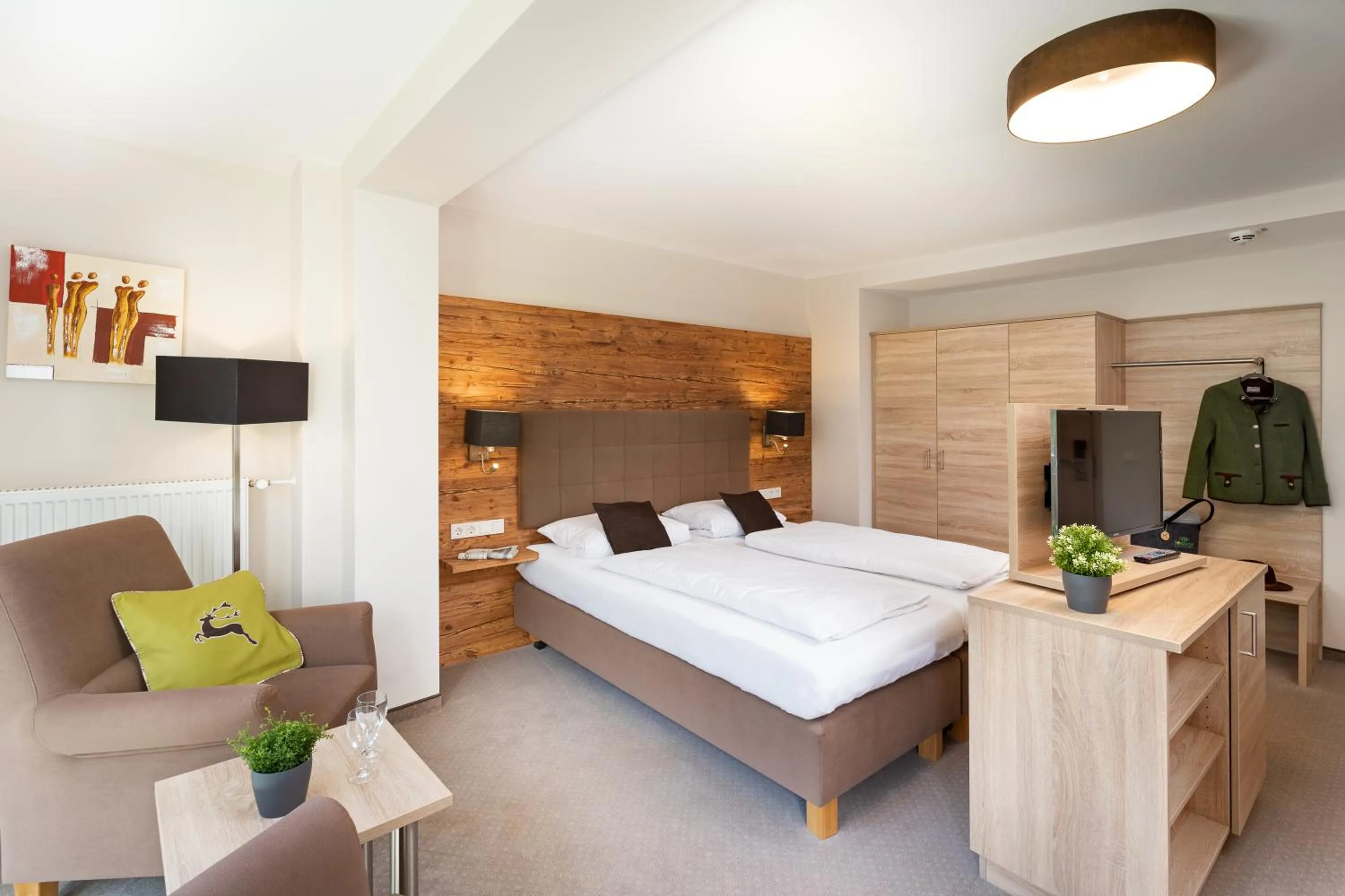 Photo of the whole room, Bed in Richstein's Posthotel