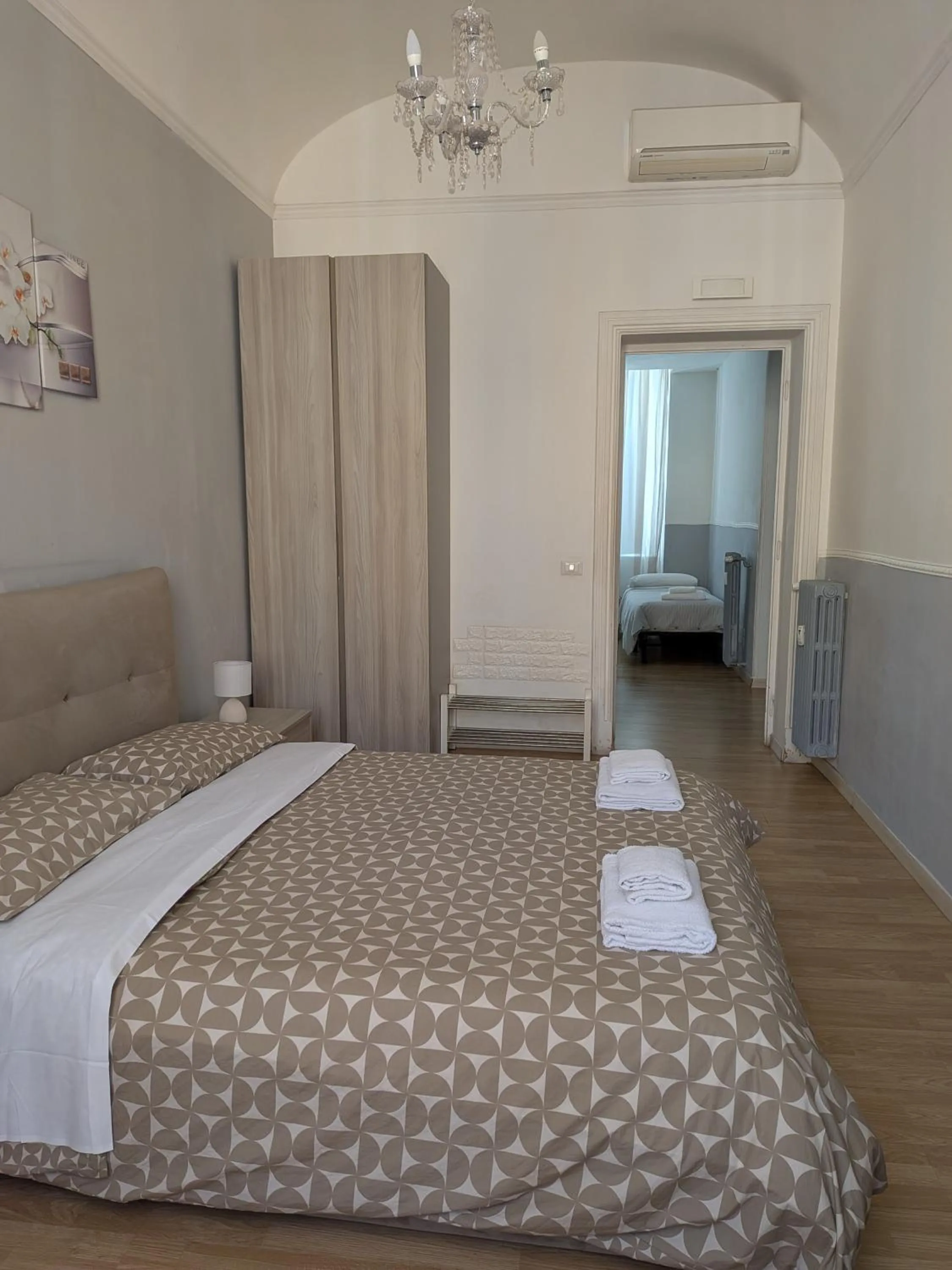 Bedroom, Bed in El Dorado Vatican