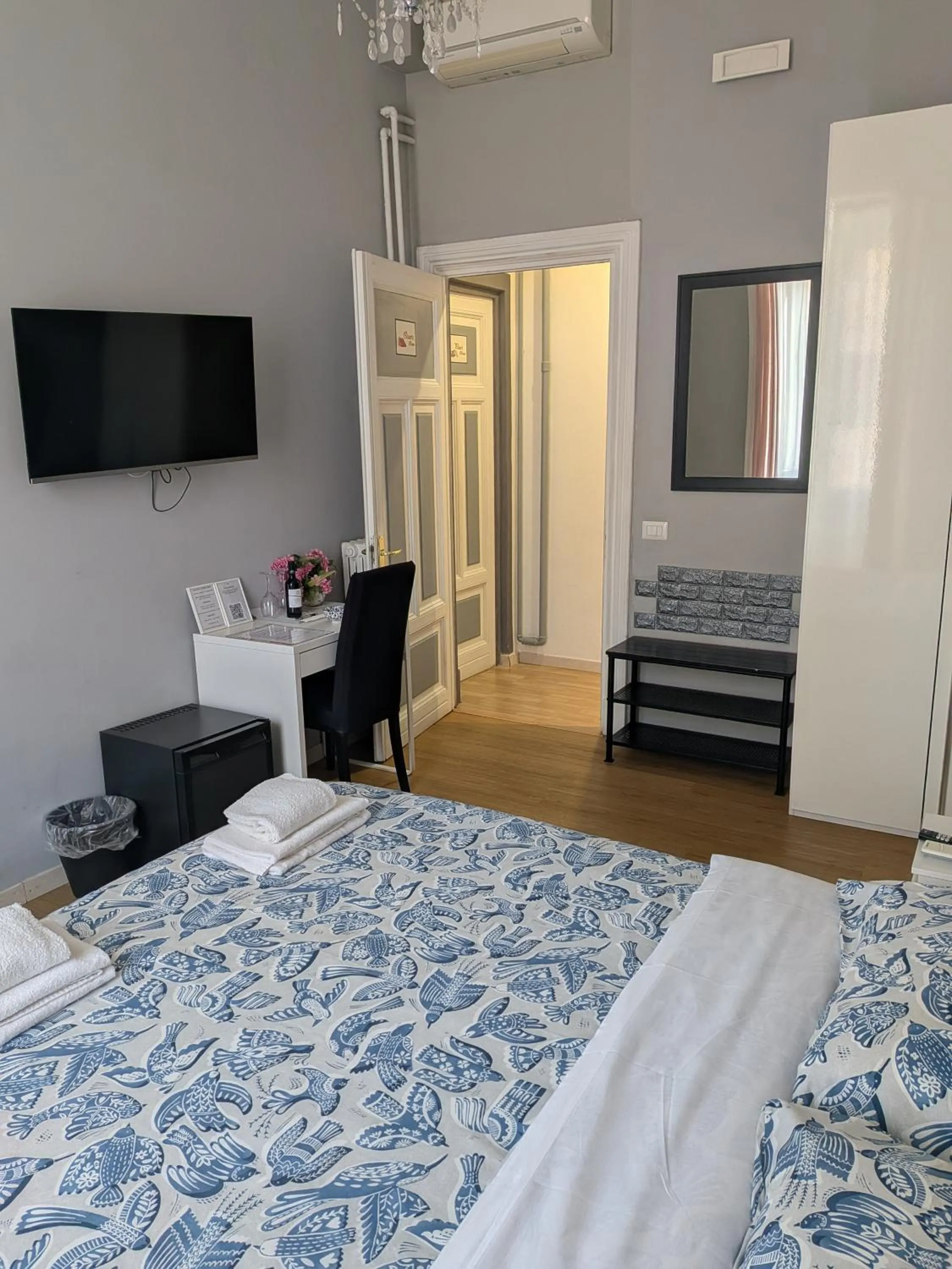 Bedroom, Bed in El Dorado Vatican