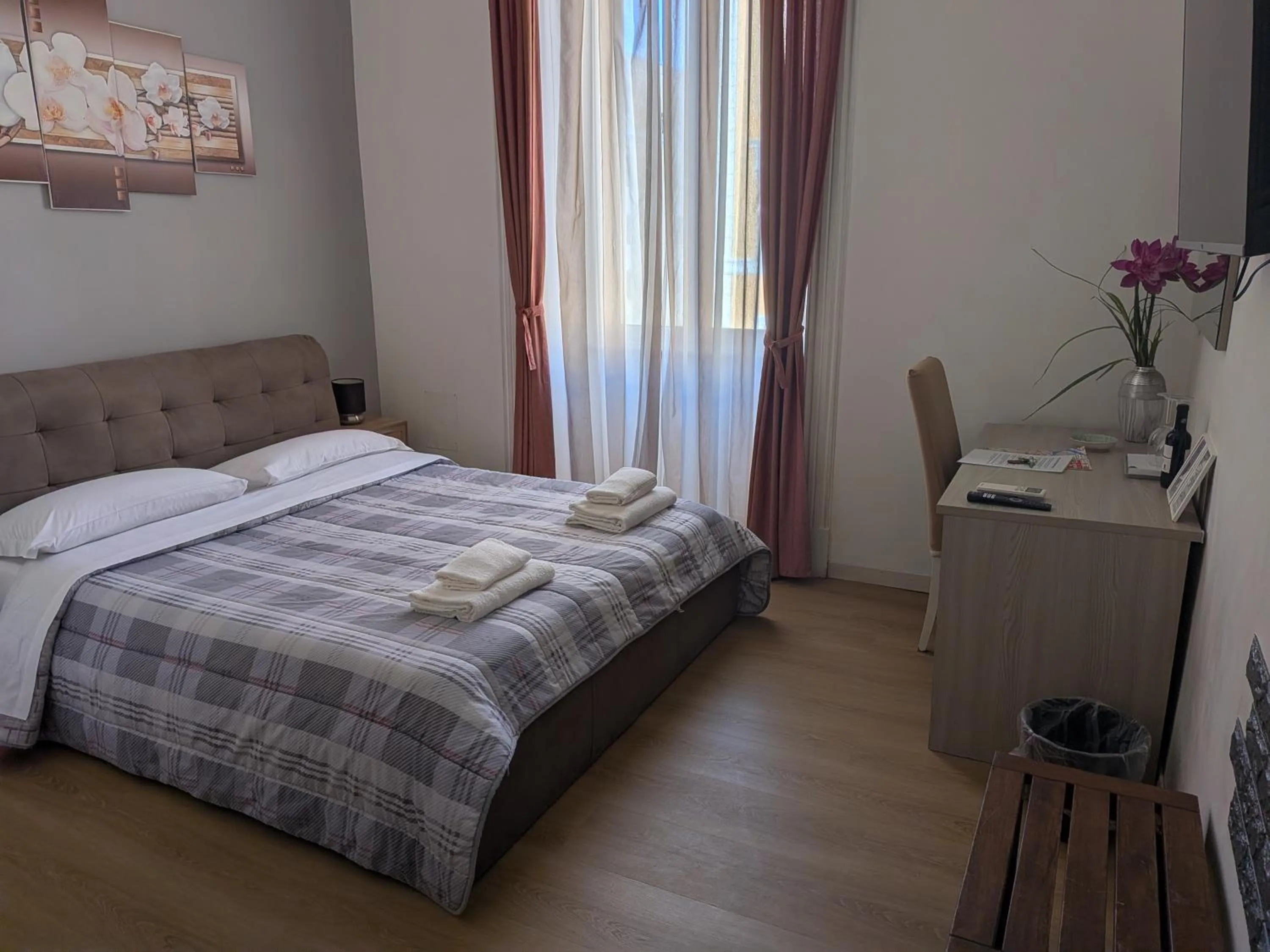 Bedroom, Bed in El Dorado Vatican