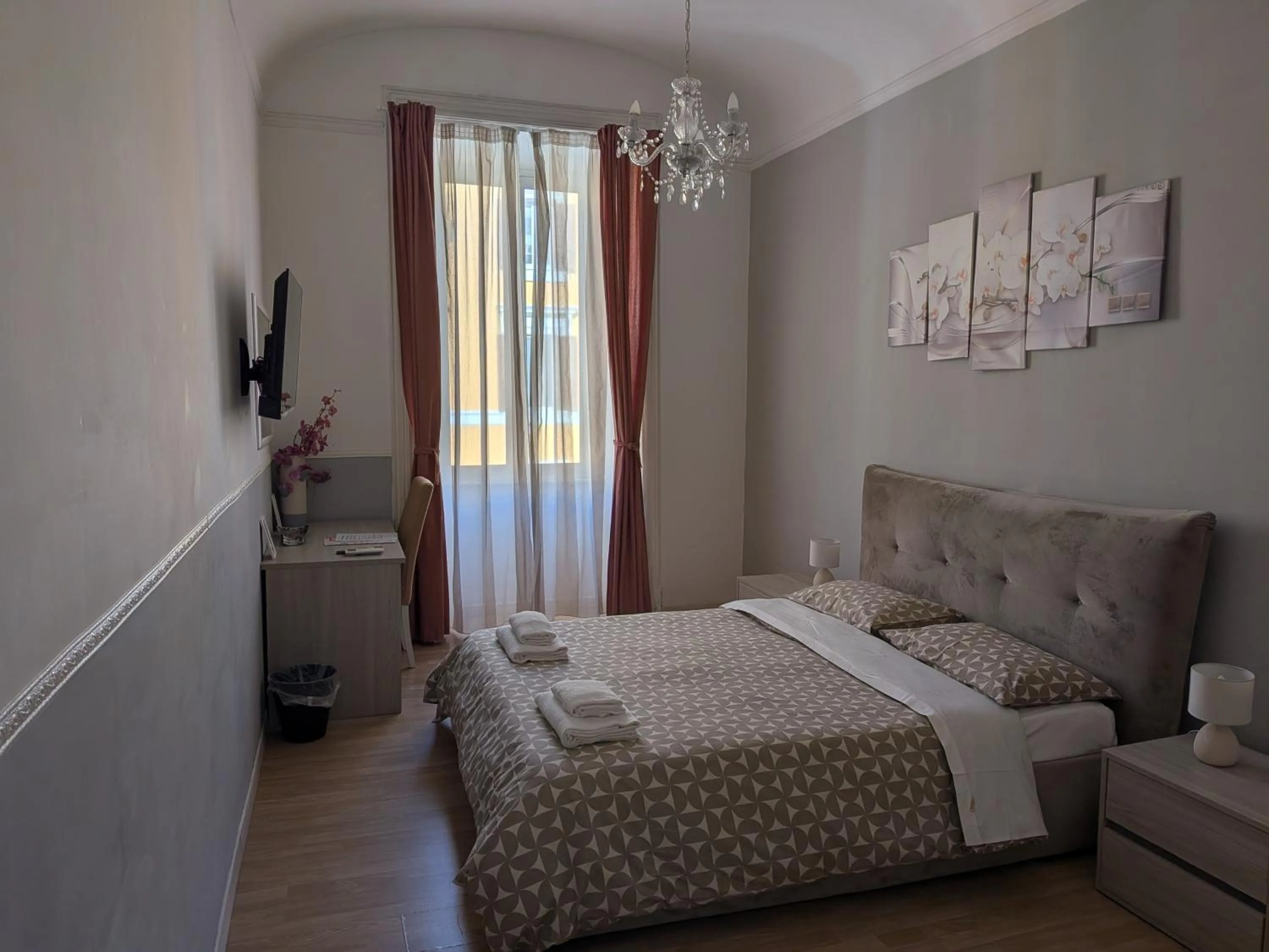 Bedroom, Bed in El Dorado Vatican