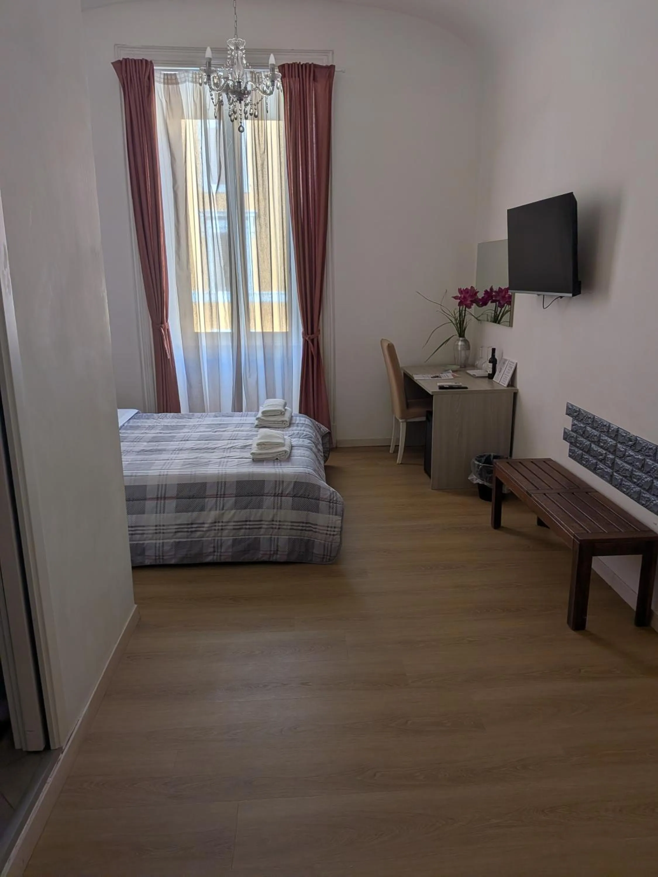 Bedroom, Bed in El Dorado Vatican