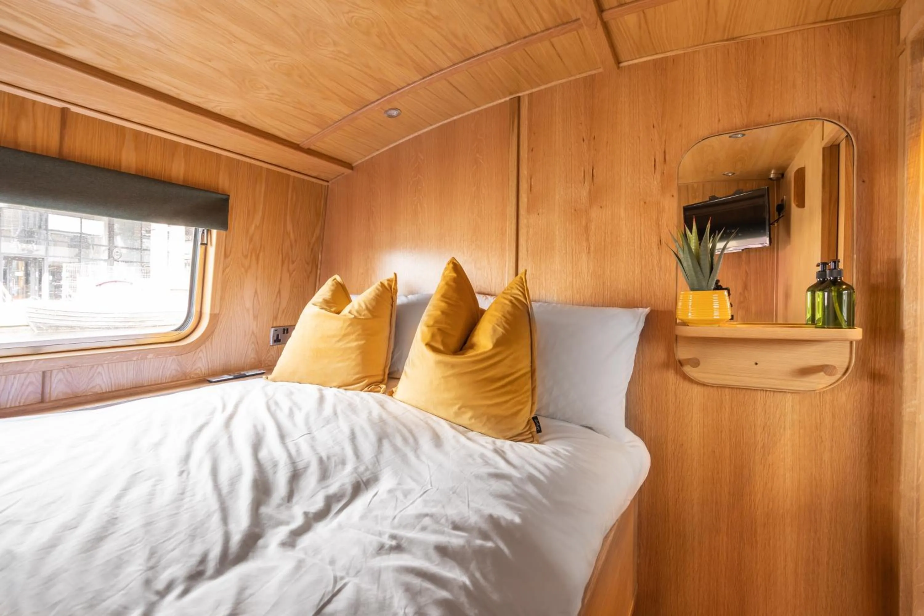 Bedroom, Bed in Edinburgh - Houseboats
