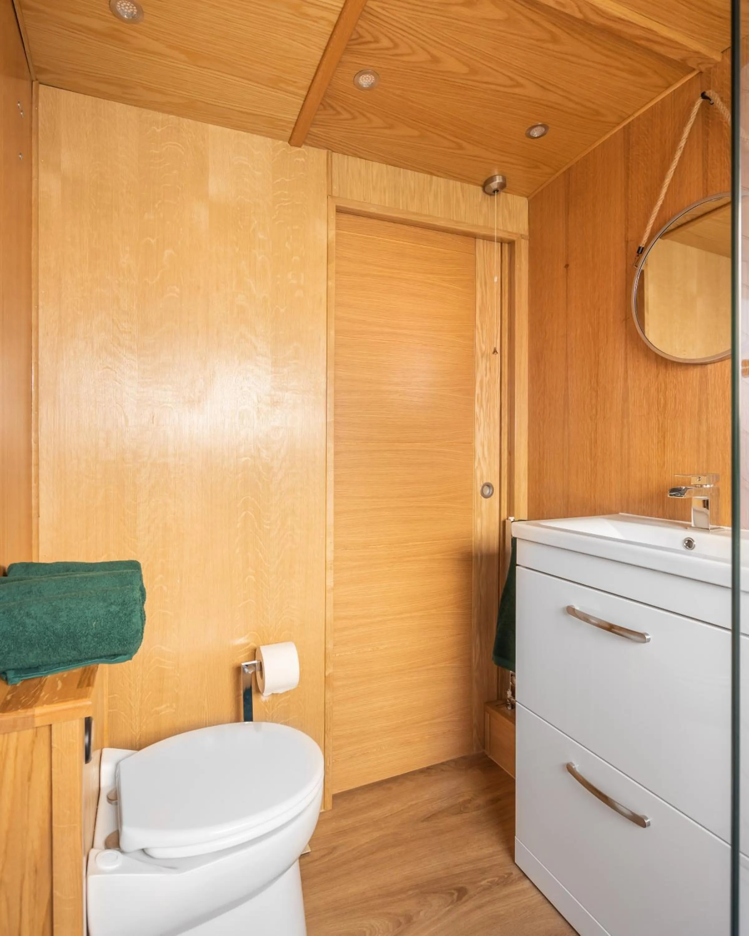 Bathroom in Edinburgh - Houseboats