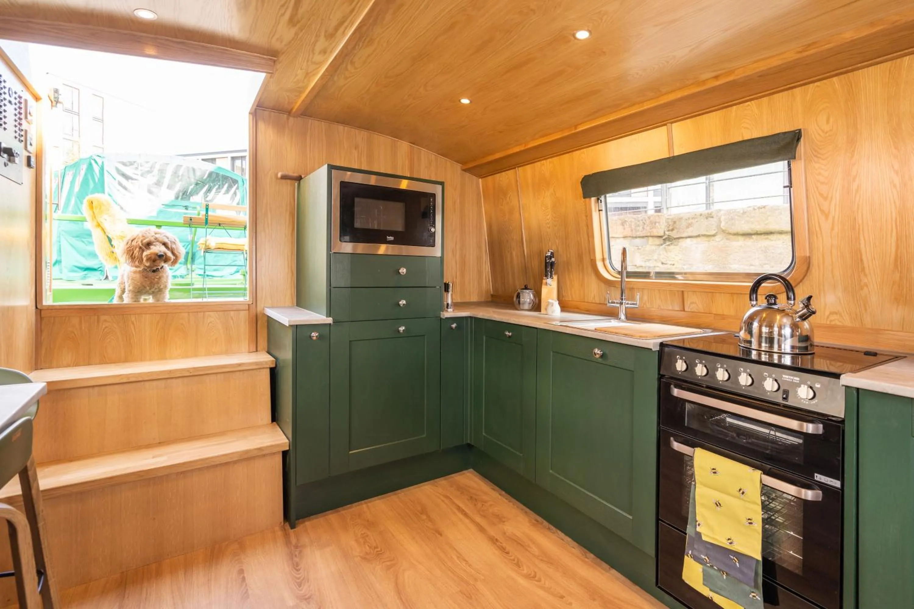 Kitchen or kitchenette in Edinburgh - Houseboats