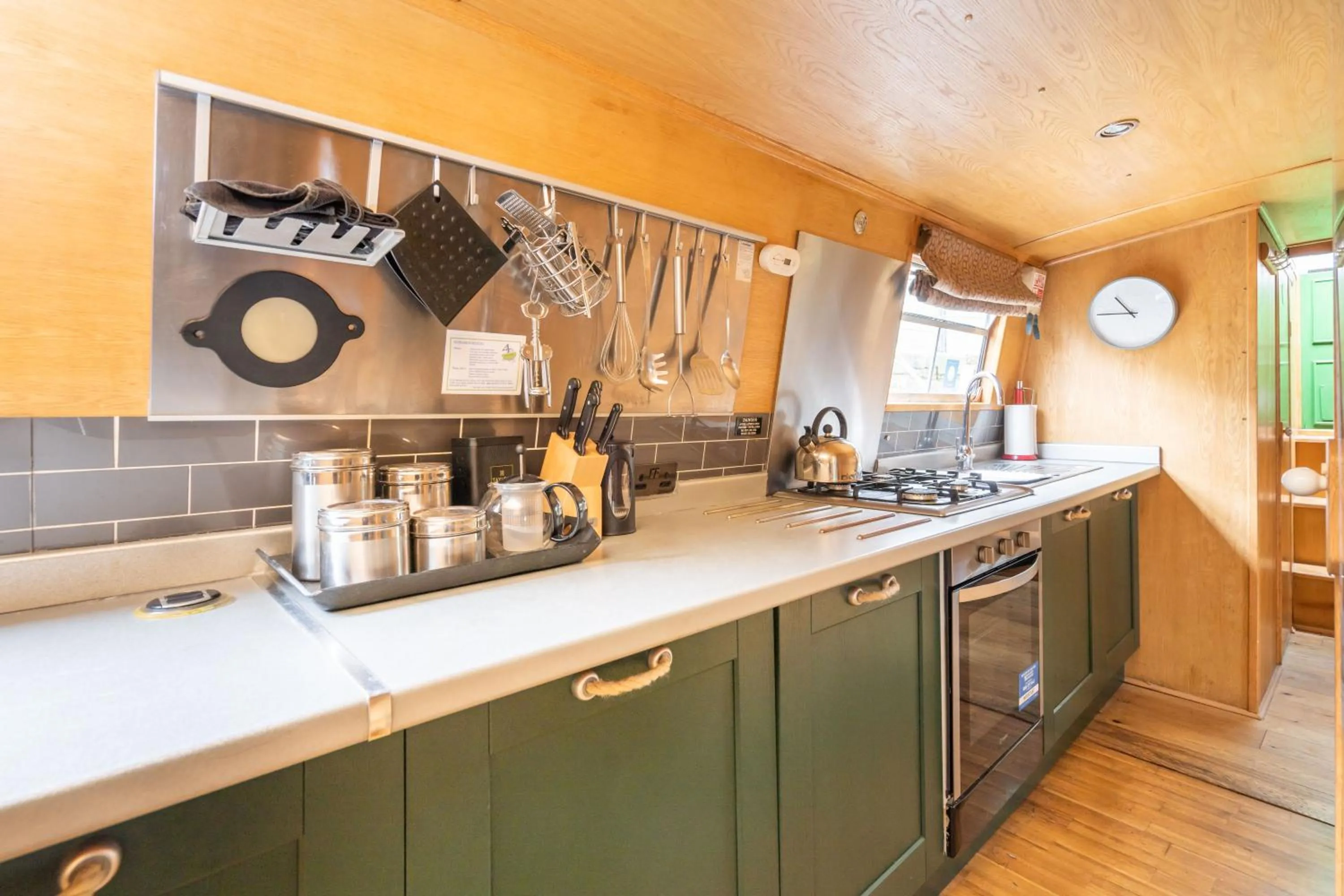 Kitchen or kitchenette in Edinburgh - Houseboats