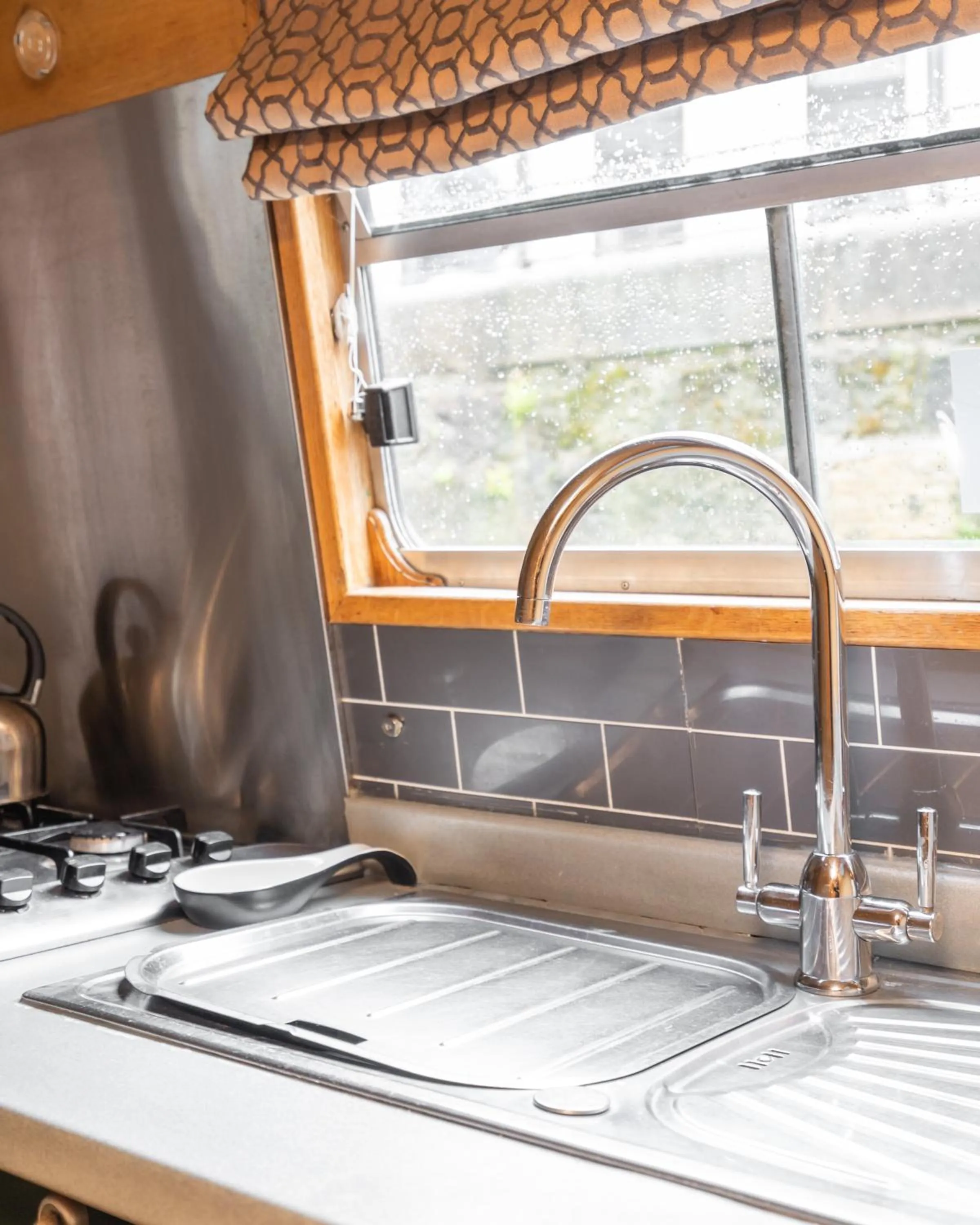 Kitchen or kitchenette in Edinburgh - Houseboats