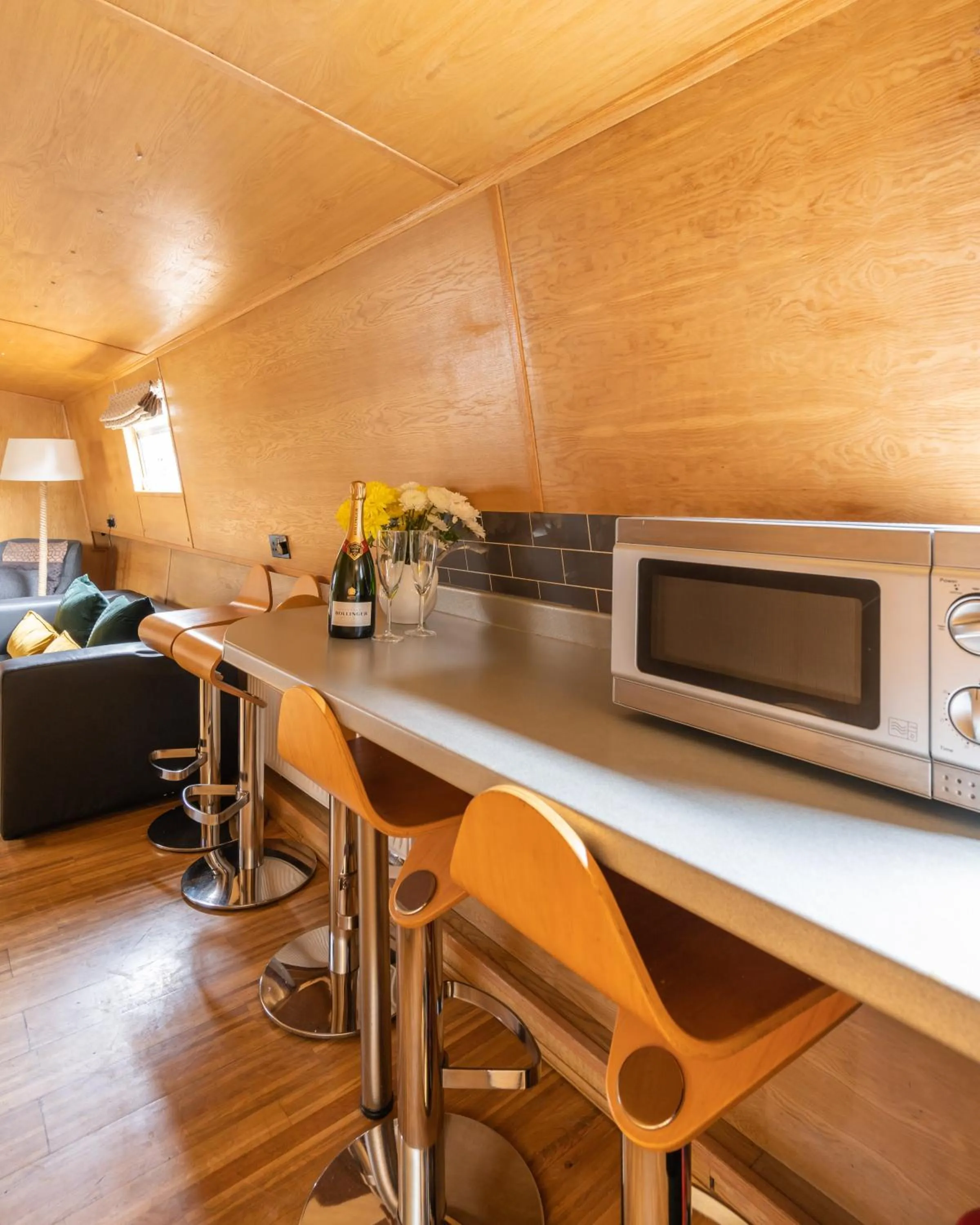 Kitchen or kitchenette in Edinburgh - Houseboats