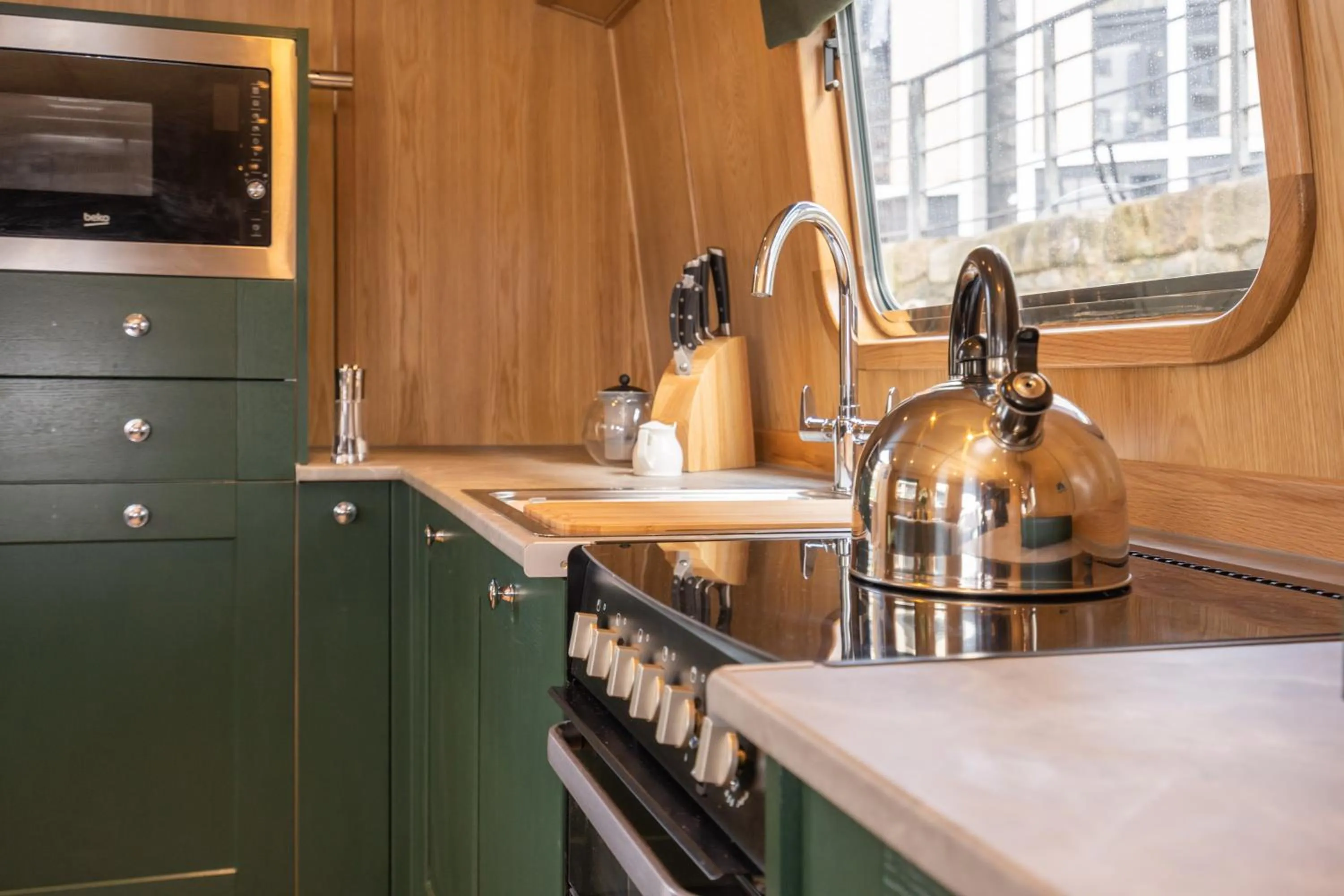 Kitchen or kitchenette in Edinburgh - Houseboats