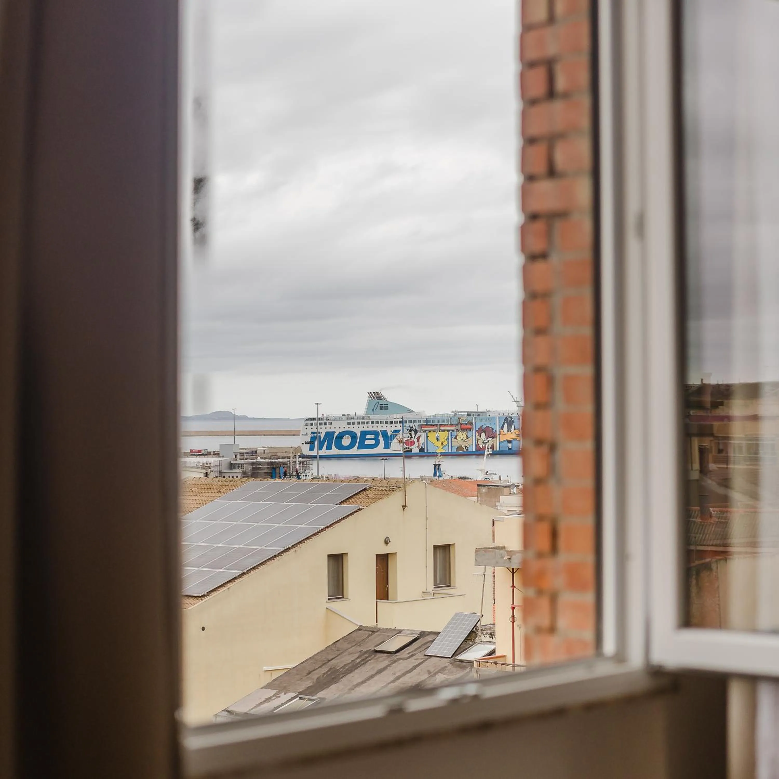 City view in B&B La finestra sul porto