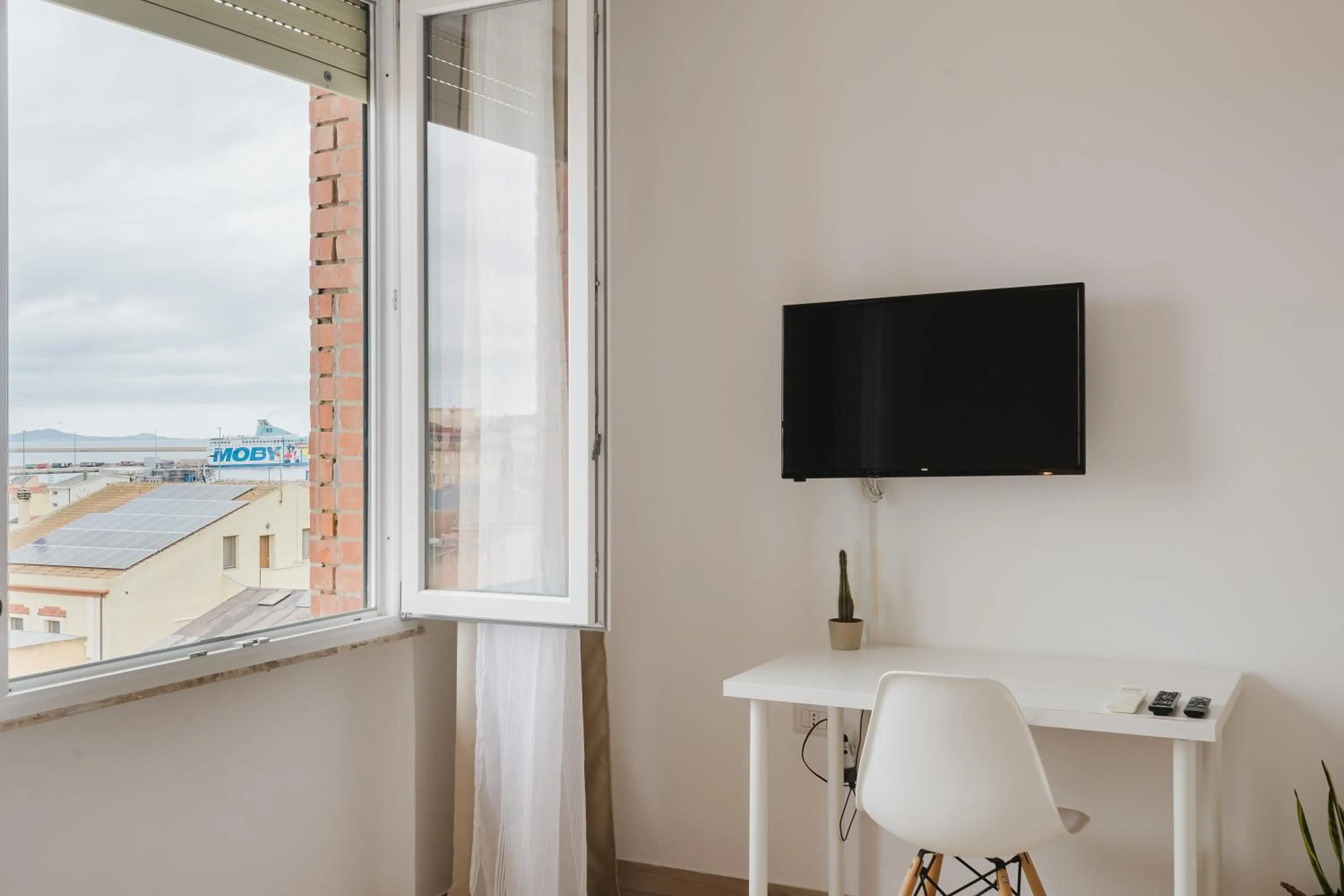 TV and multimedia in B&B La finestra sul porto