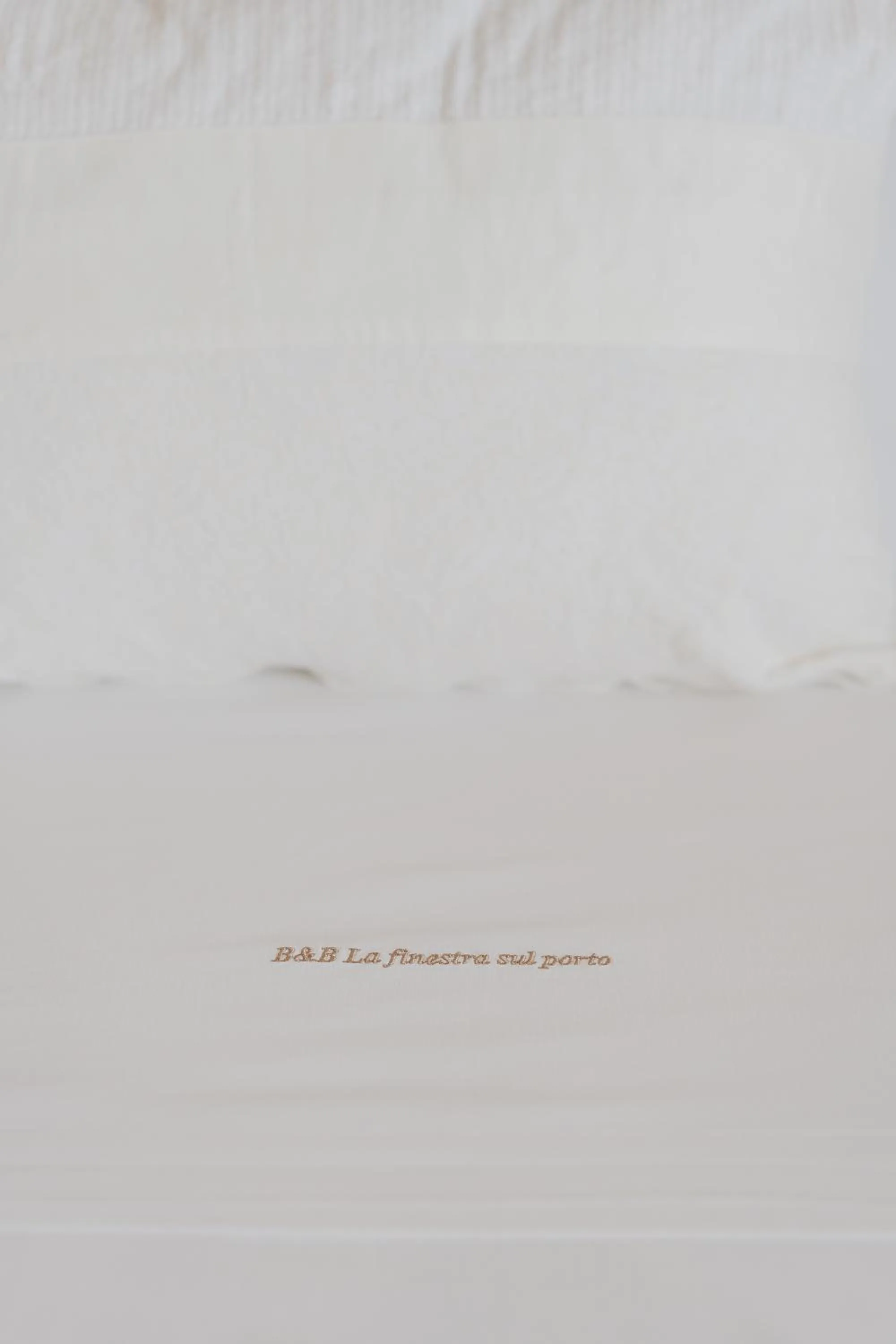 Text overlay in B&B La finestra sul porto