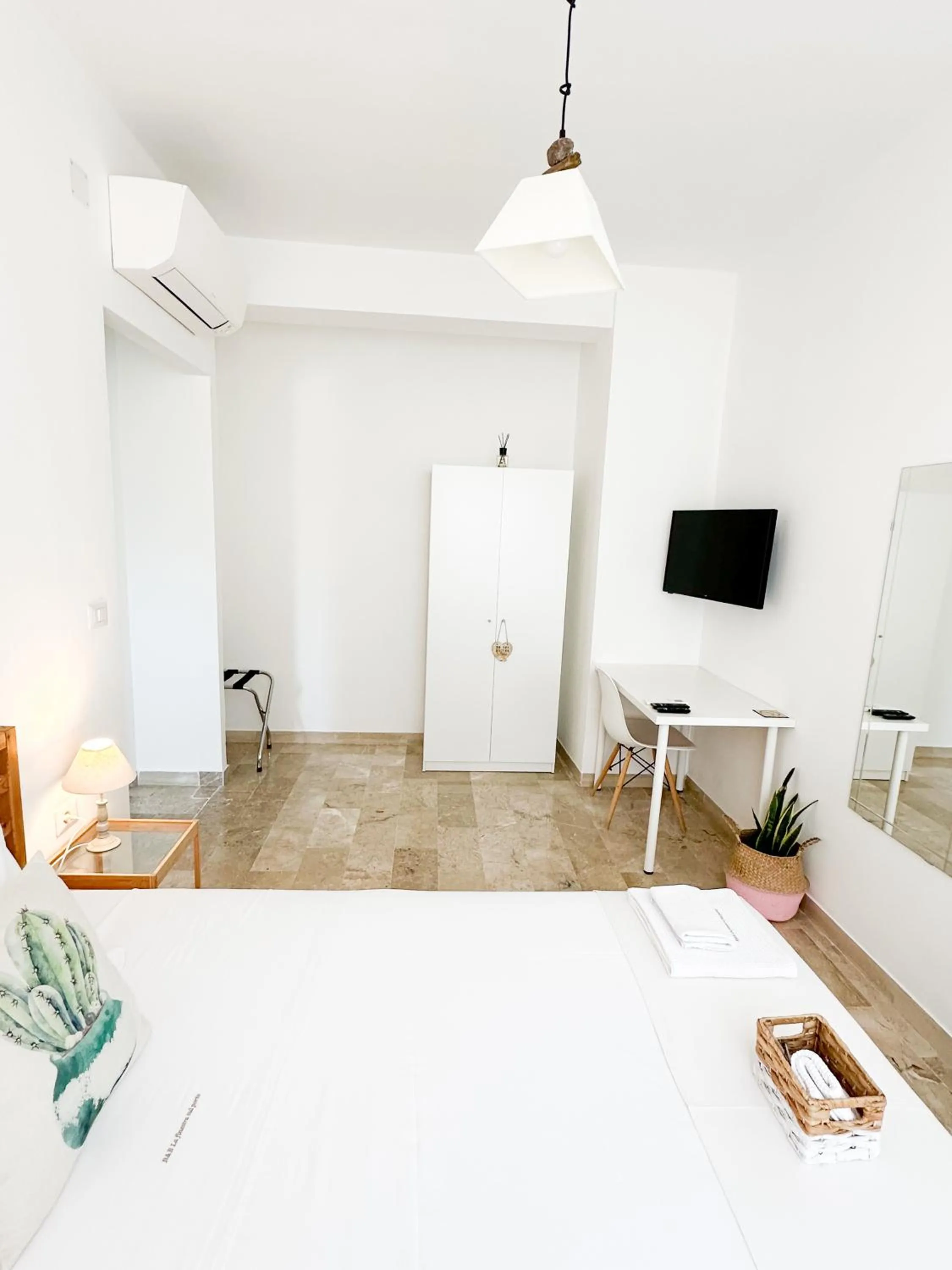 Photo of the whole room in B&B La finestra sul porto