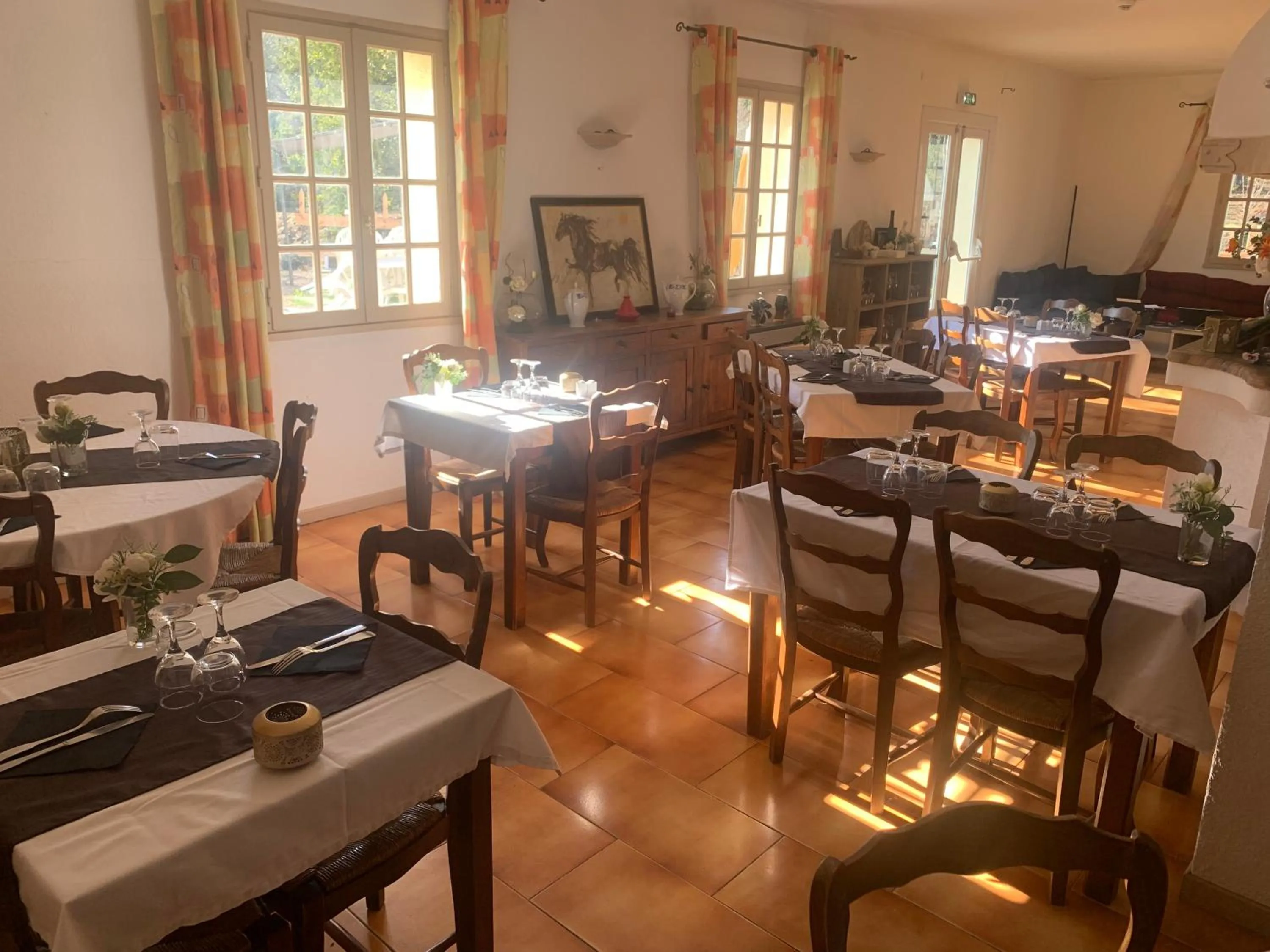 HUMAN HOTEL RESIDENCE ex esparrus