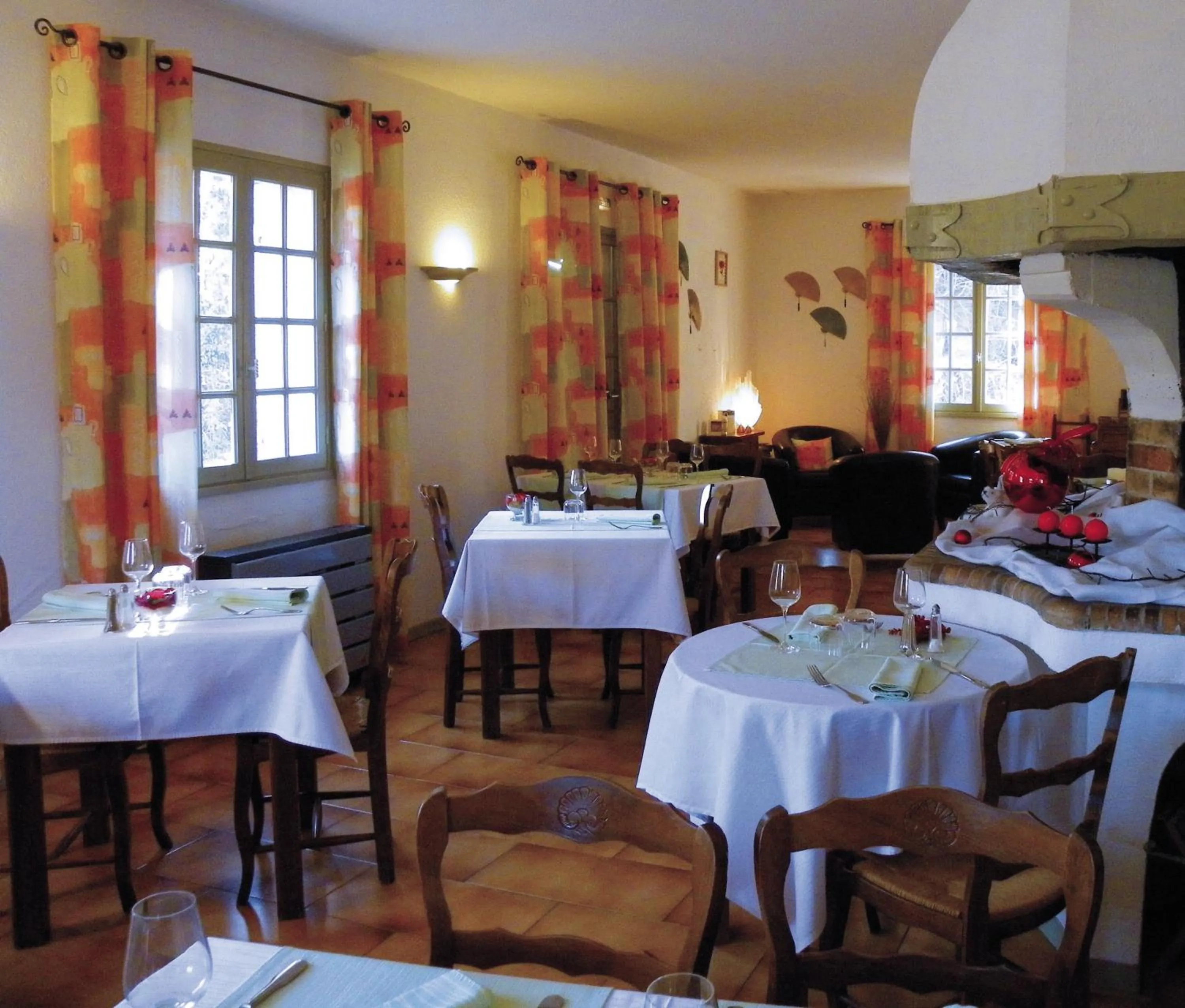 Restaurant/places to eat in HUMAN HOTEL RESIDENCE ex esparrus