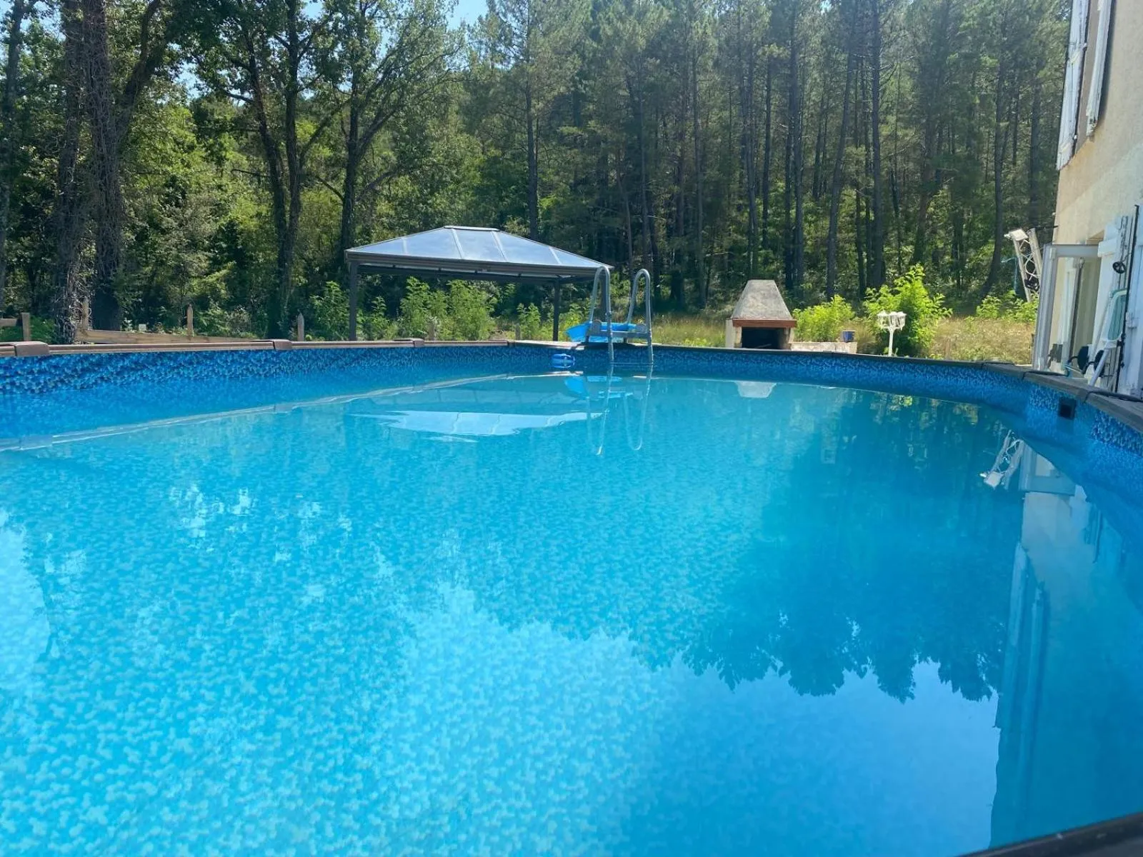 Garden in HUMAN HOTEL RESIDENCE ex esparrus