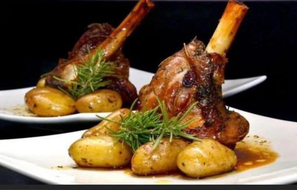 Restaurant/places to eat in HUMAN HOTEL RESIDENCE ex esparrus