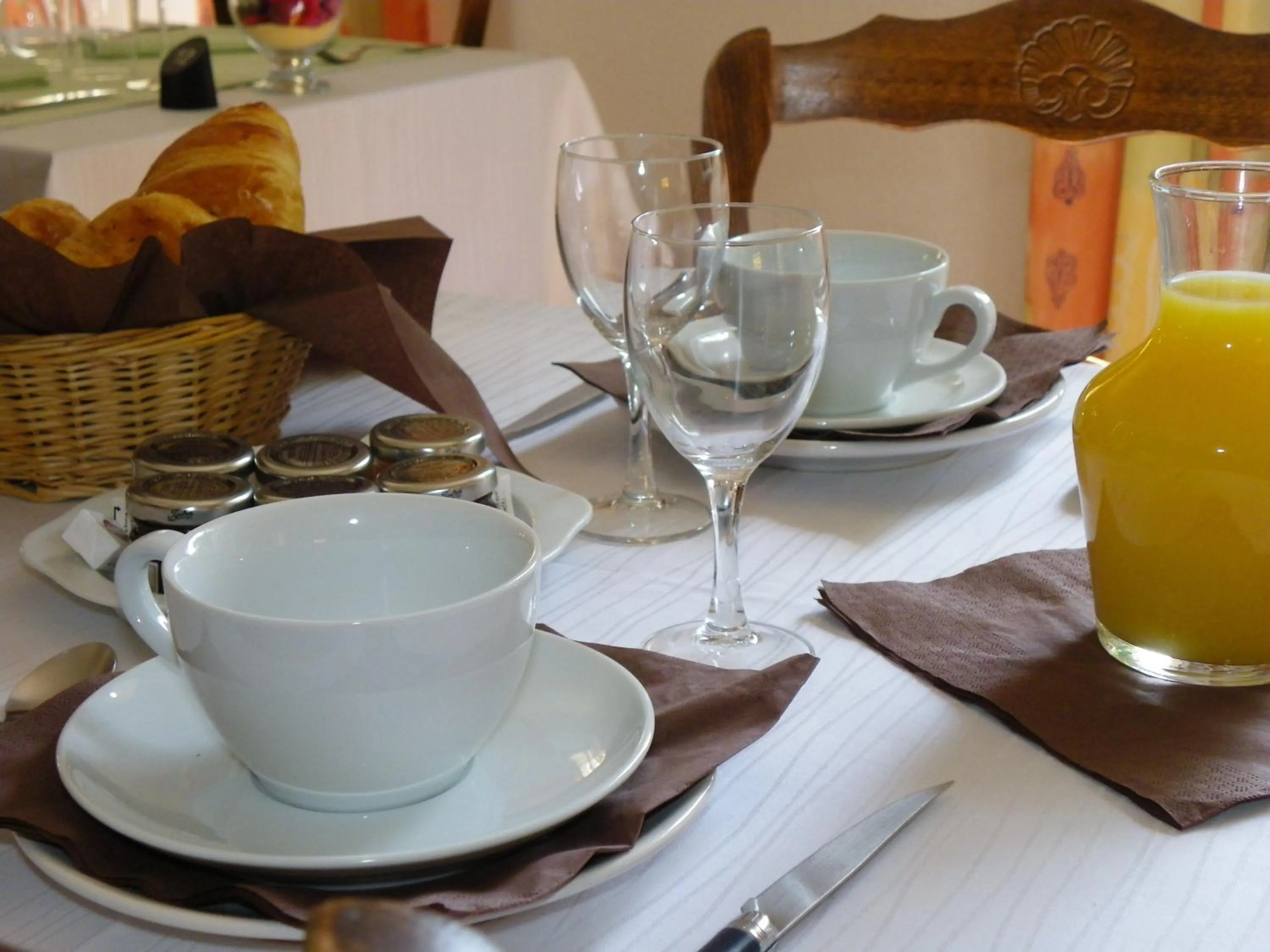 Restaurant/places to eat in HUMAN HOTEL RESIDENCE ex esparrus