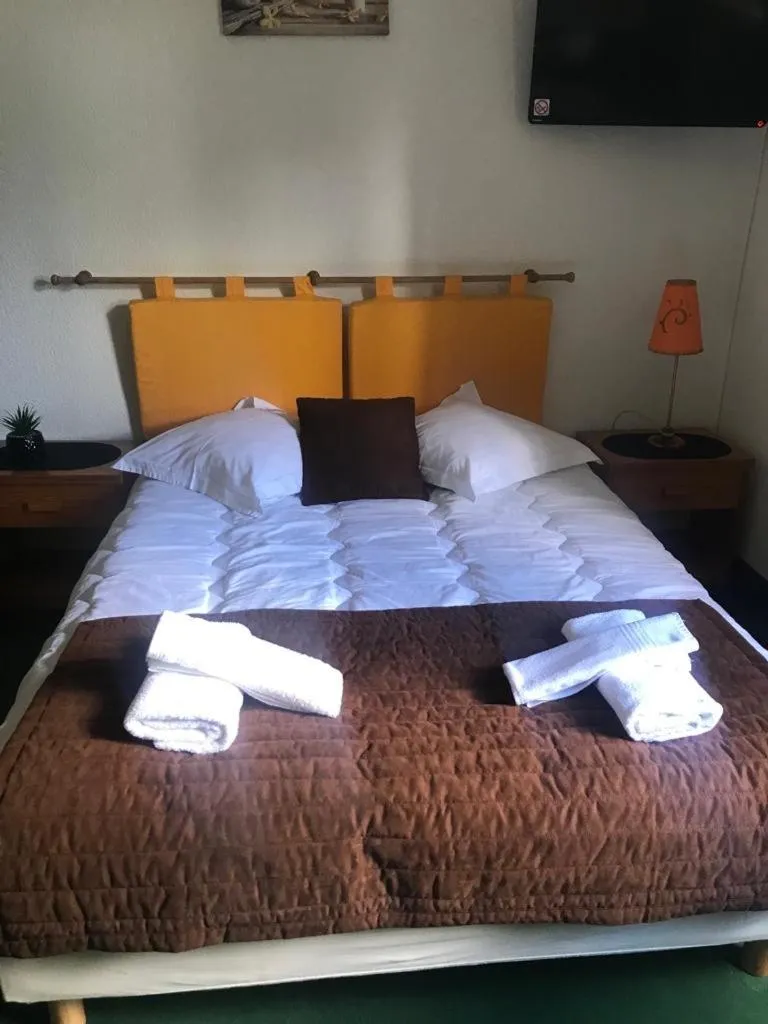 Bed in HUMAN HOTEL RESIDENCE ex esparrus