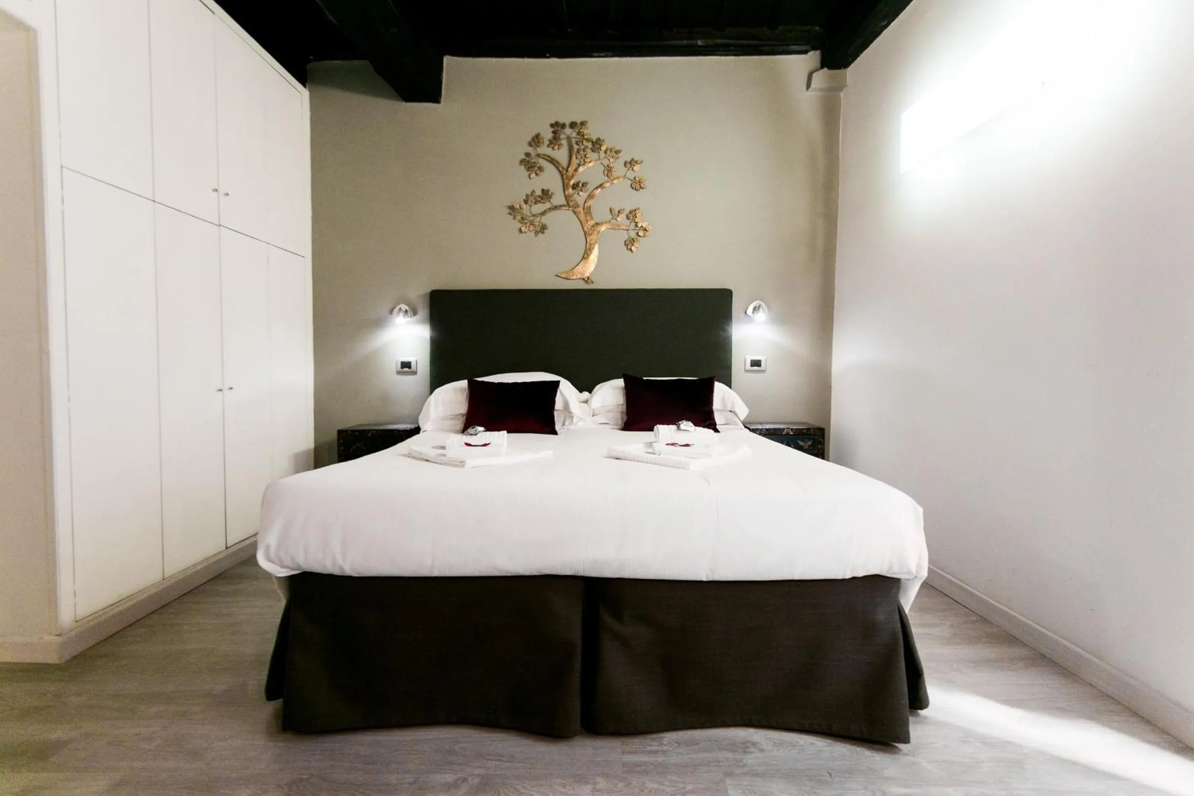 Photo of the whole room, Bed in Navona First Rooms