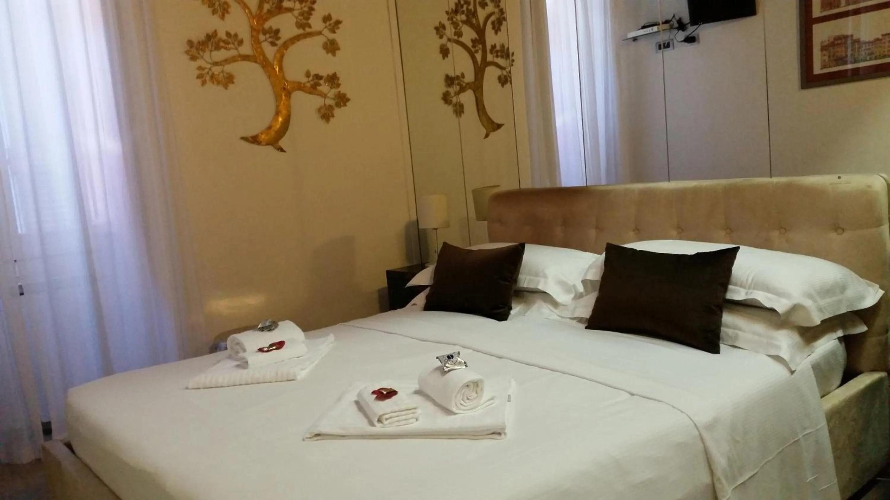 Photo of the whole room, Bed in Navona First Rooms