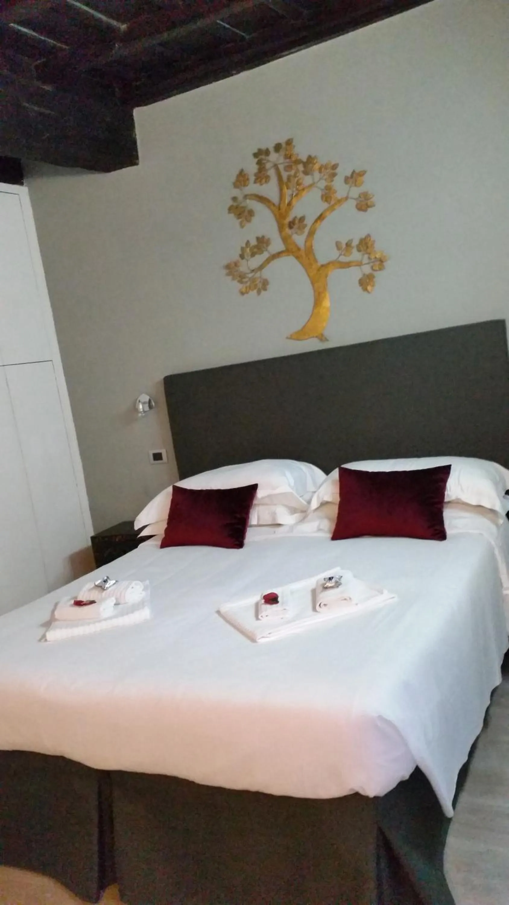 Photo of the whole room, Bed in Navona First Rooms