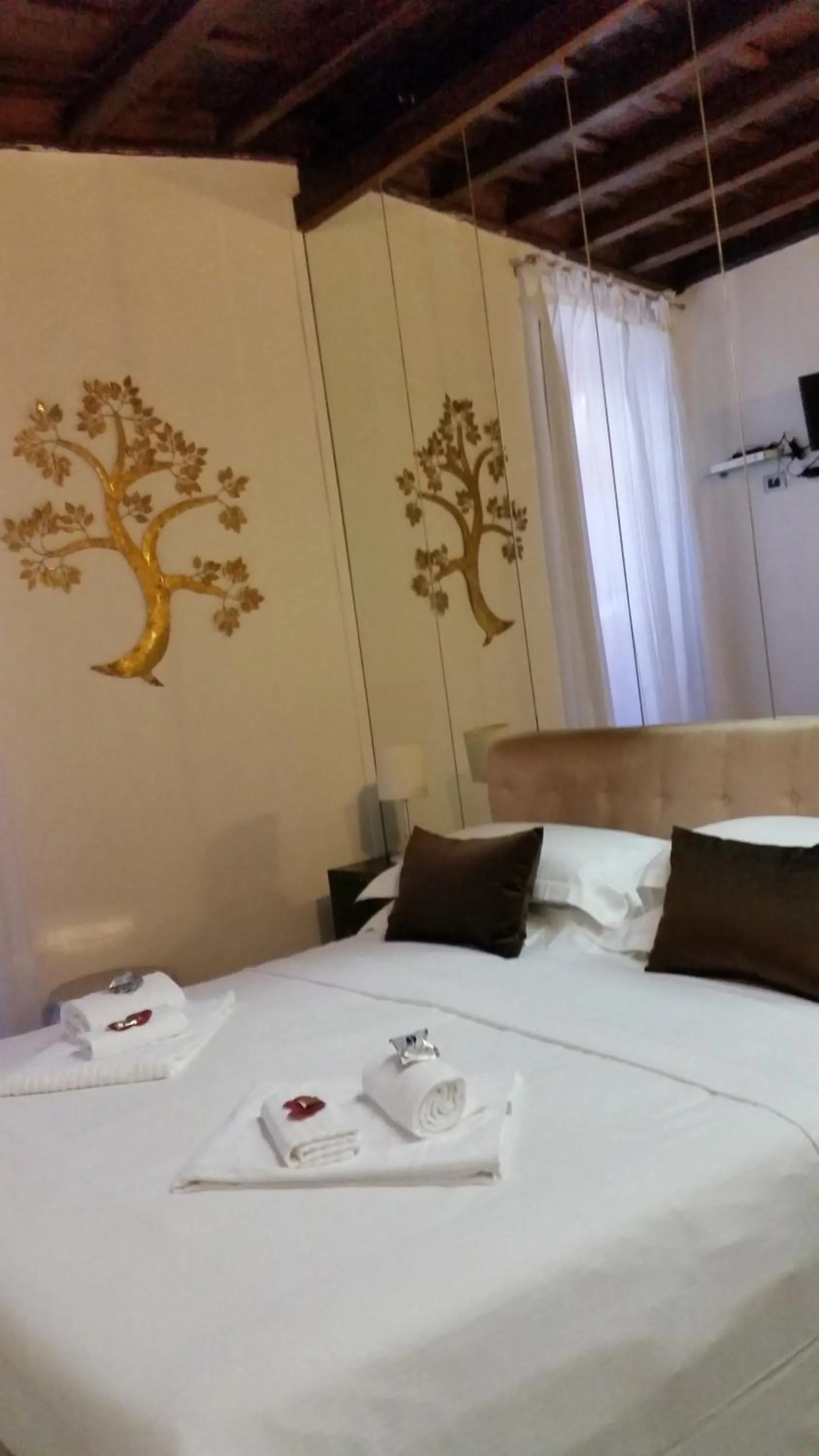 Photo of the whole room, Bed in Navona First Rooms