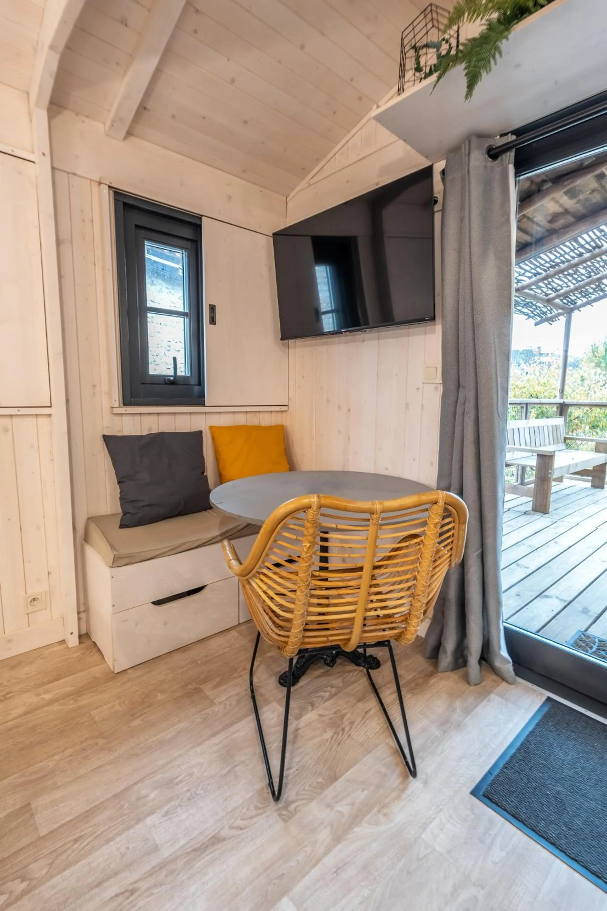 TV and multimedia in Hôtel Quai des Pontis