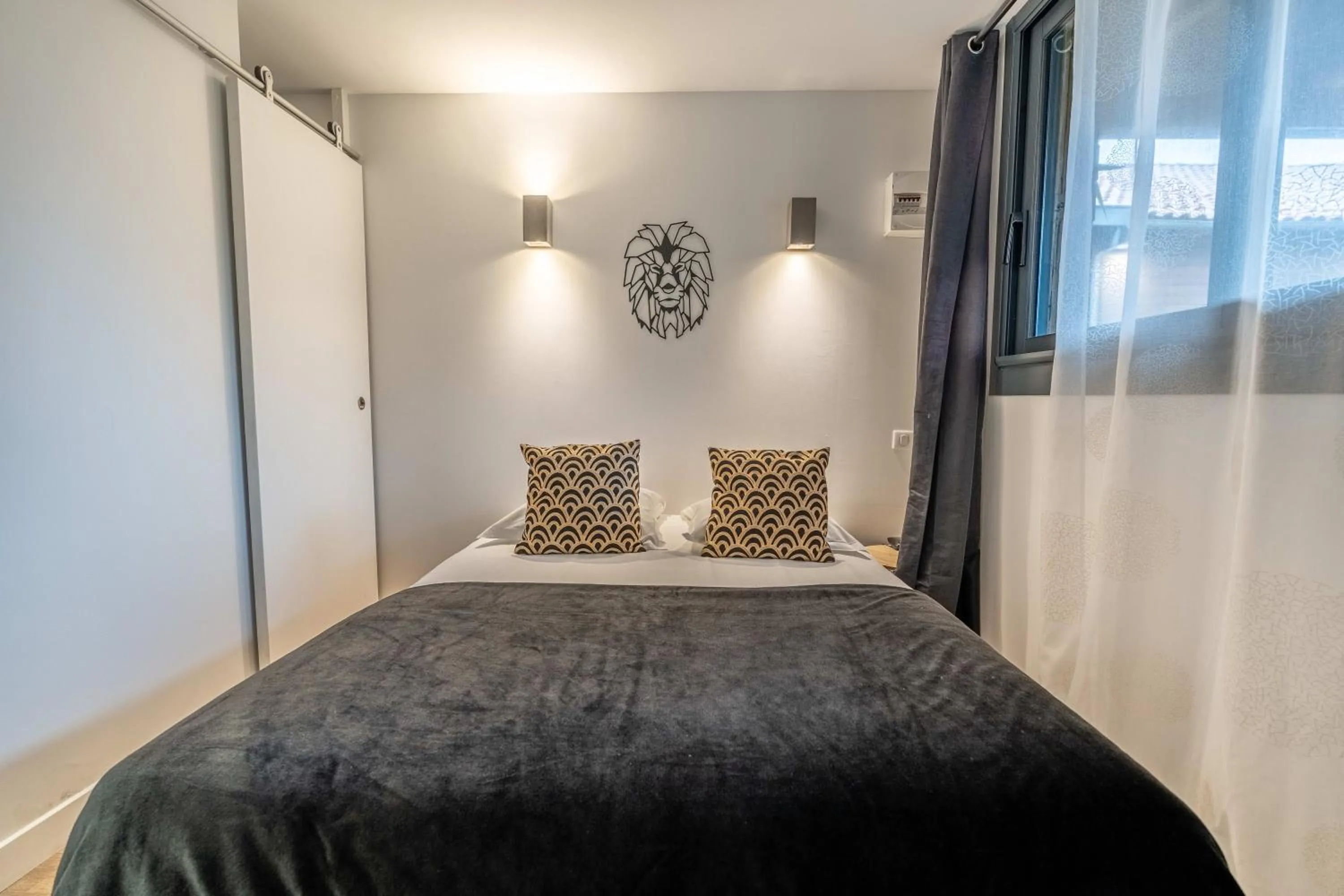 Bed in Hôtel Quai des Pontis