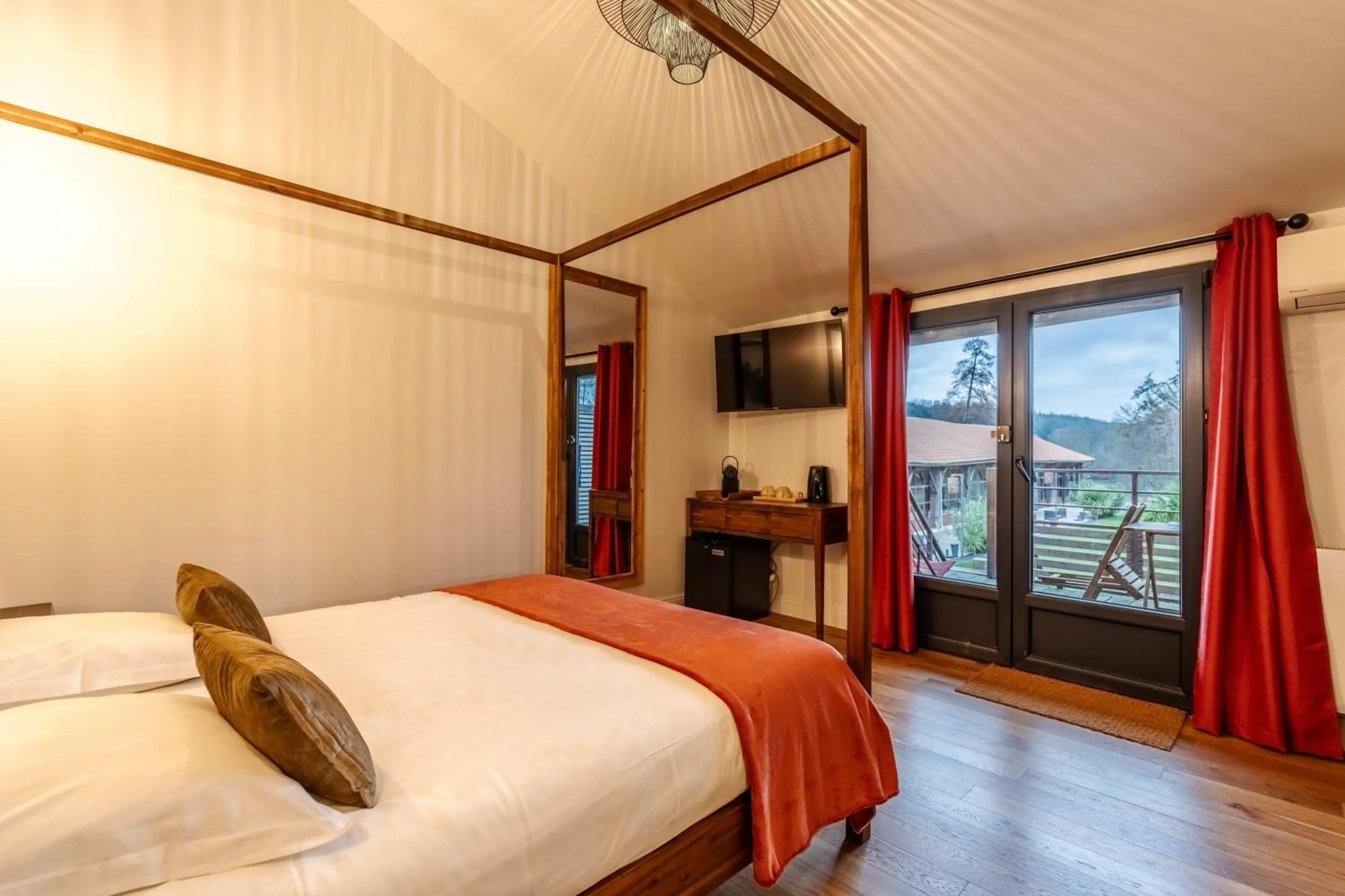 Bed in Hôtel Quai des Pontis