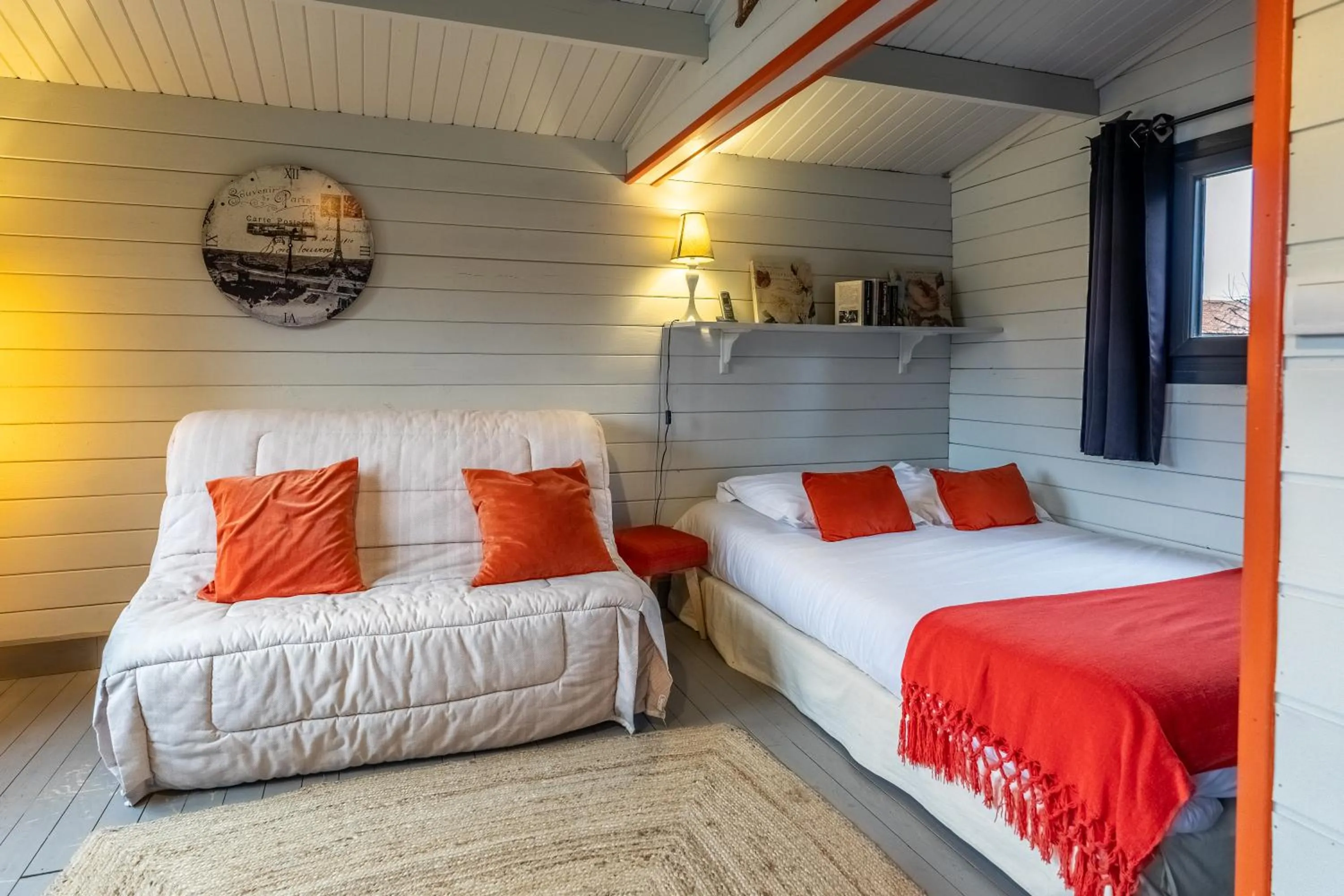 Bed in Hôtel Quai des Pontis