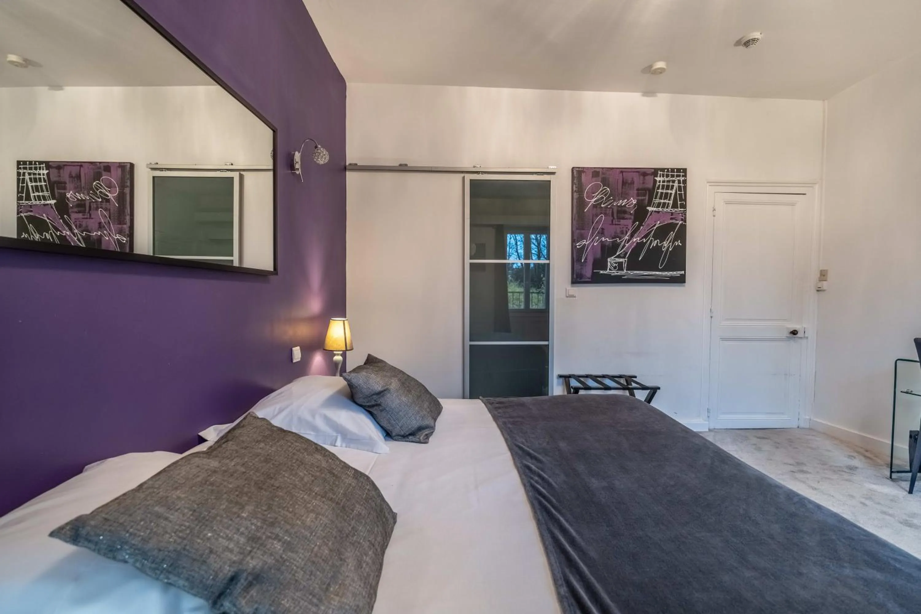 Bed in Hôtel Quai des Pontis