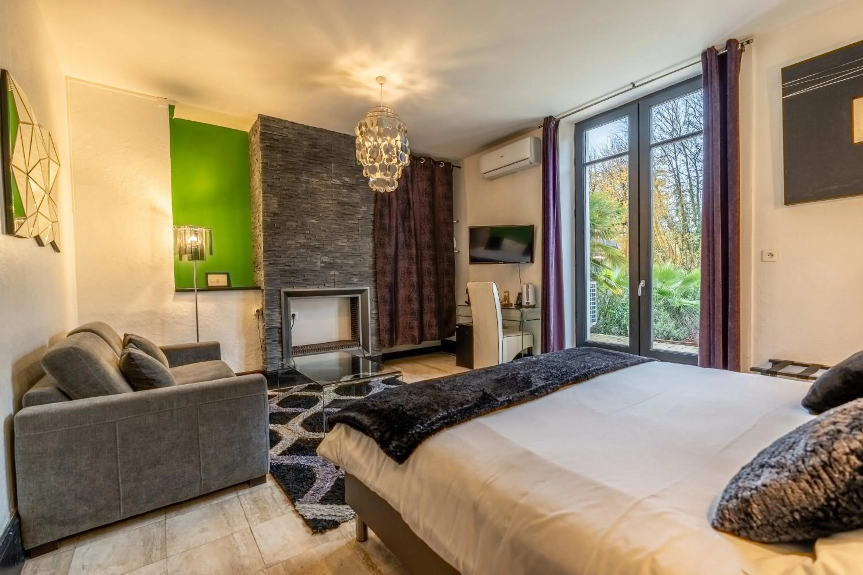 Bed in Hôtel Quai des Pontis