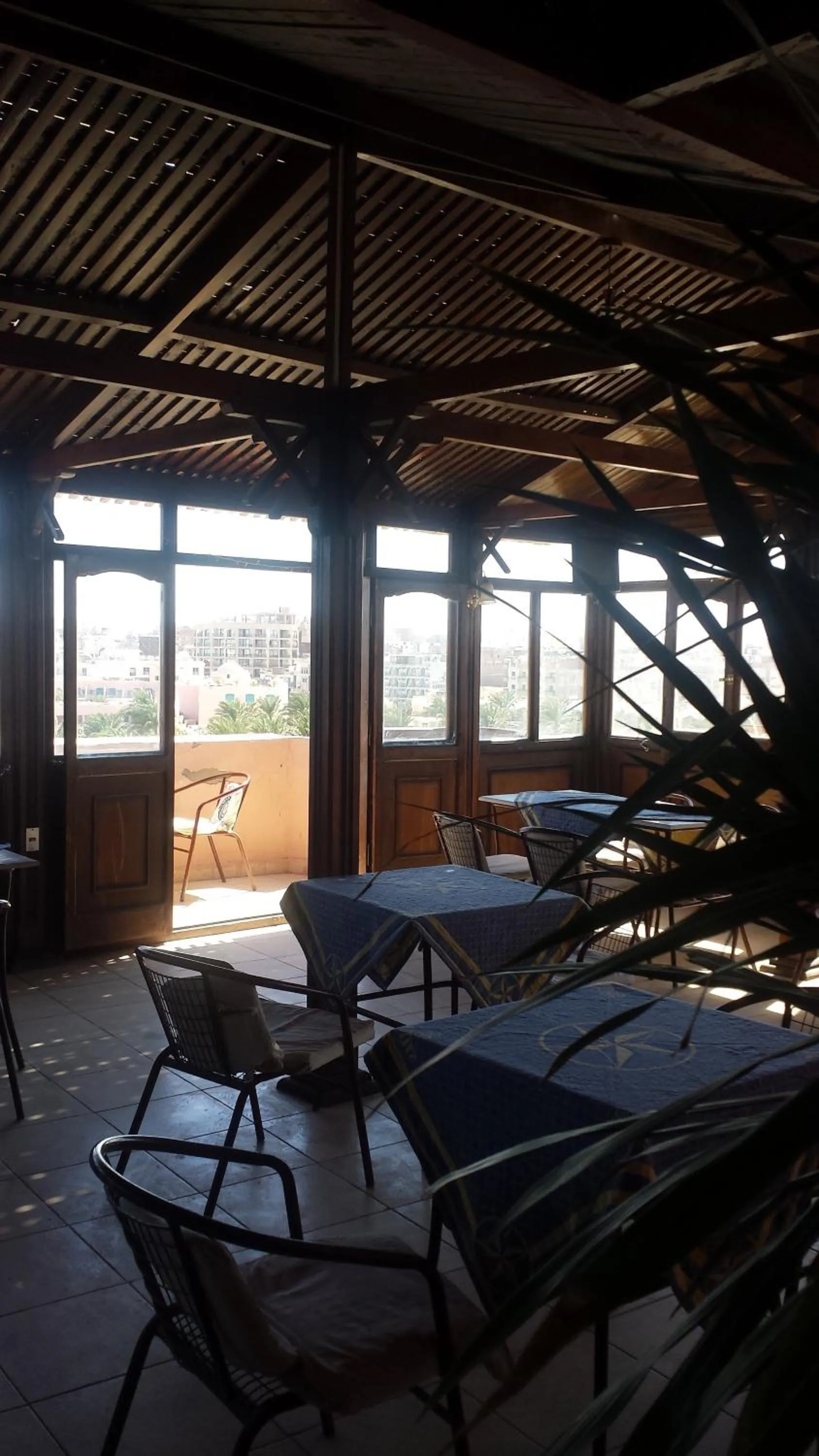 Restaurant/places to eat in Golden Rose Hotel