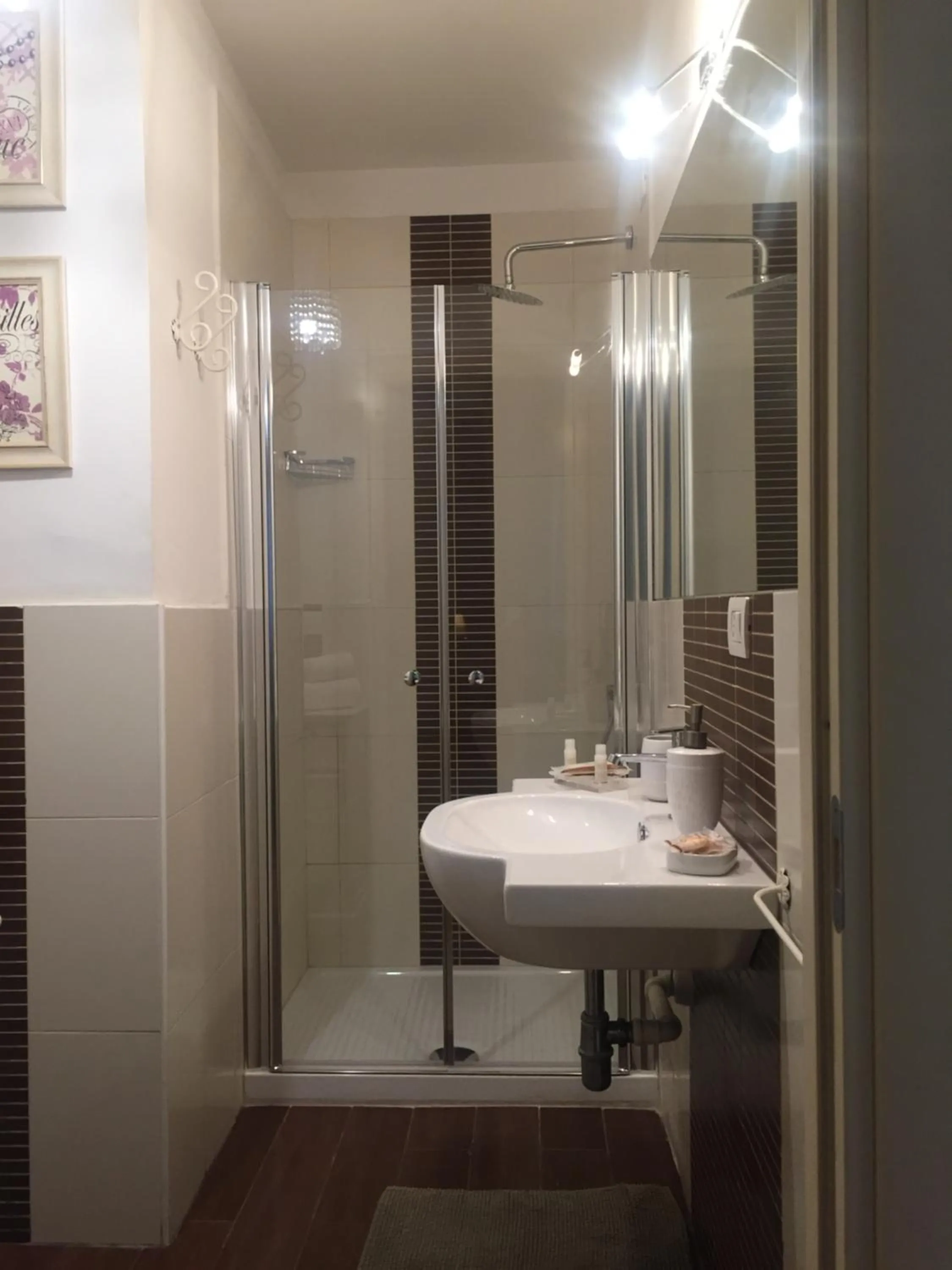 Bathroom in Possidonea 28