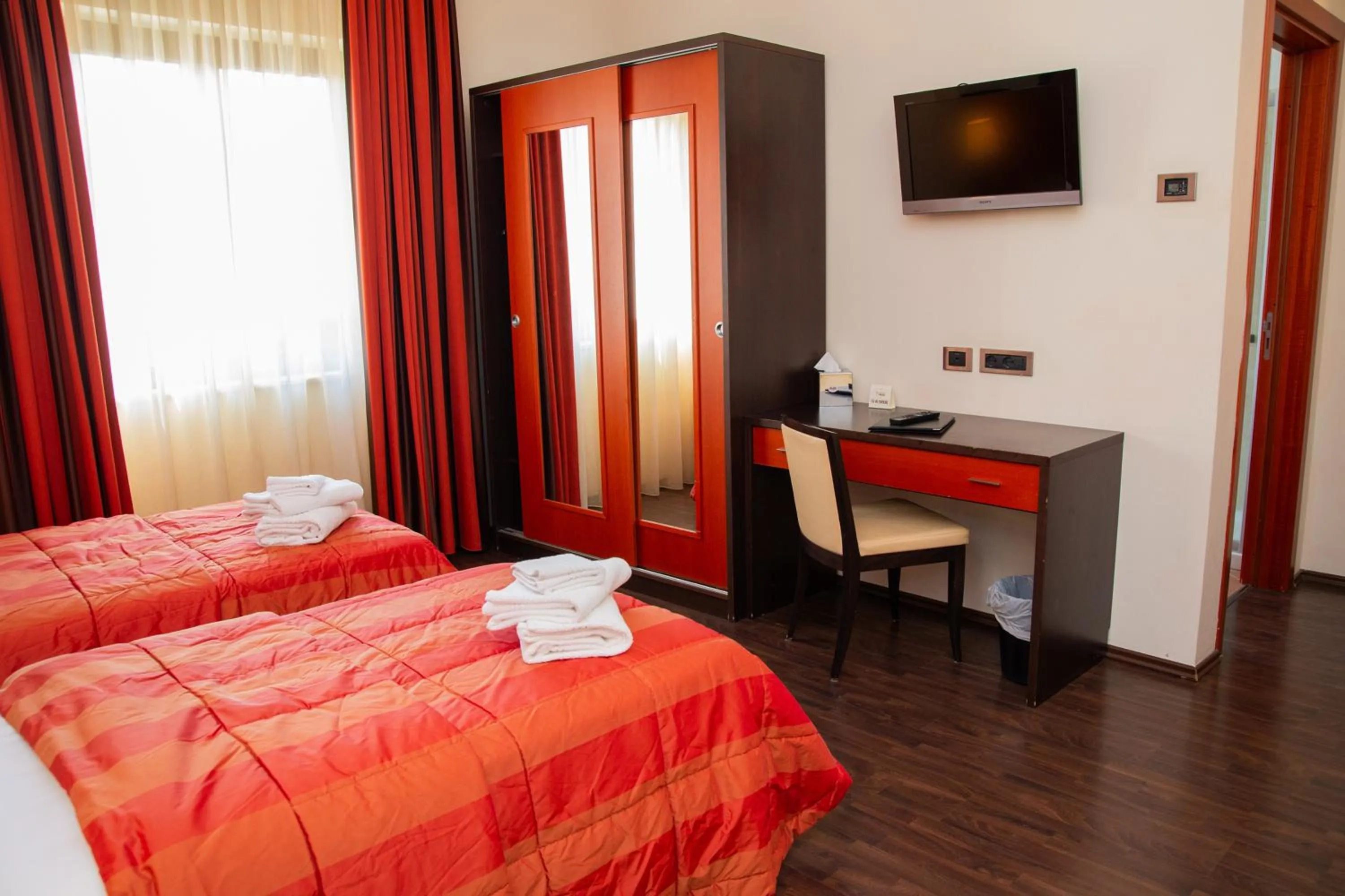 Bedroom, Bed in Gullo Hotel