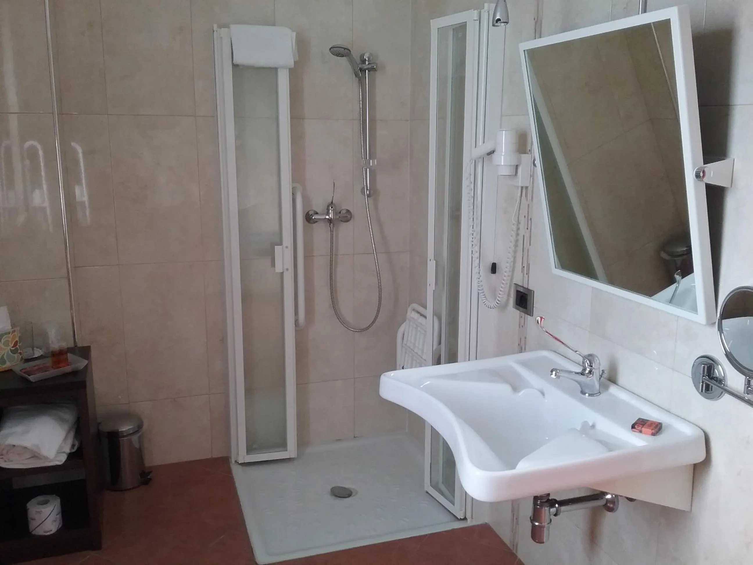 Bathroom in Gullo Hotel