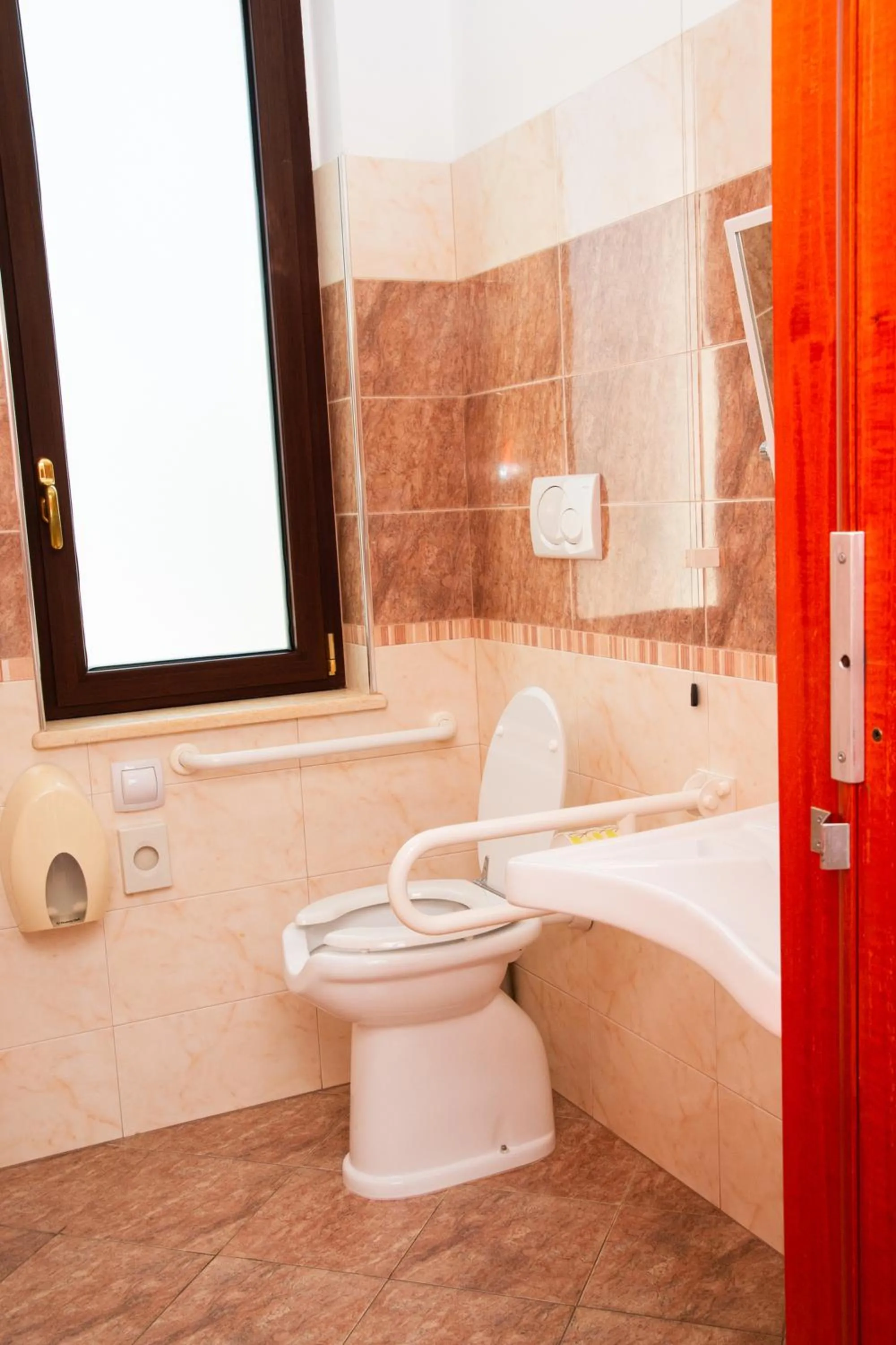 Restaurant/places to eat in Gullo Hotel