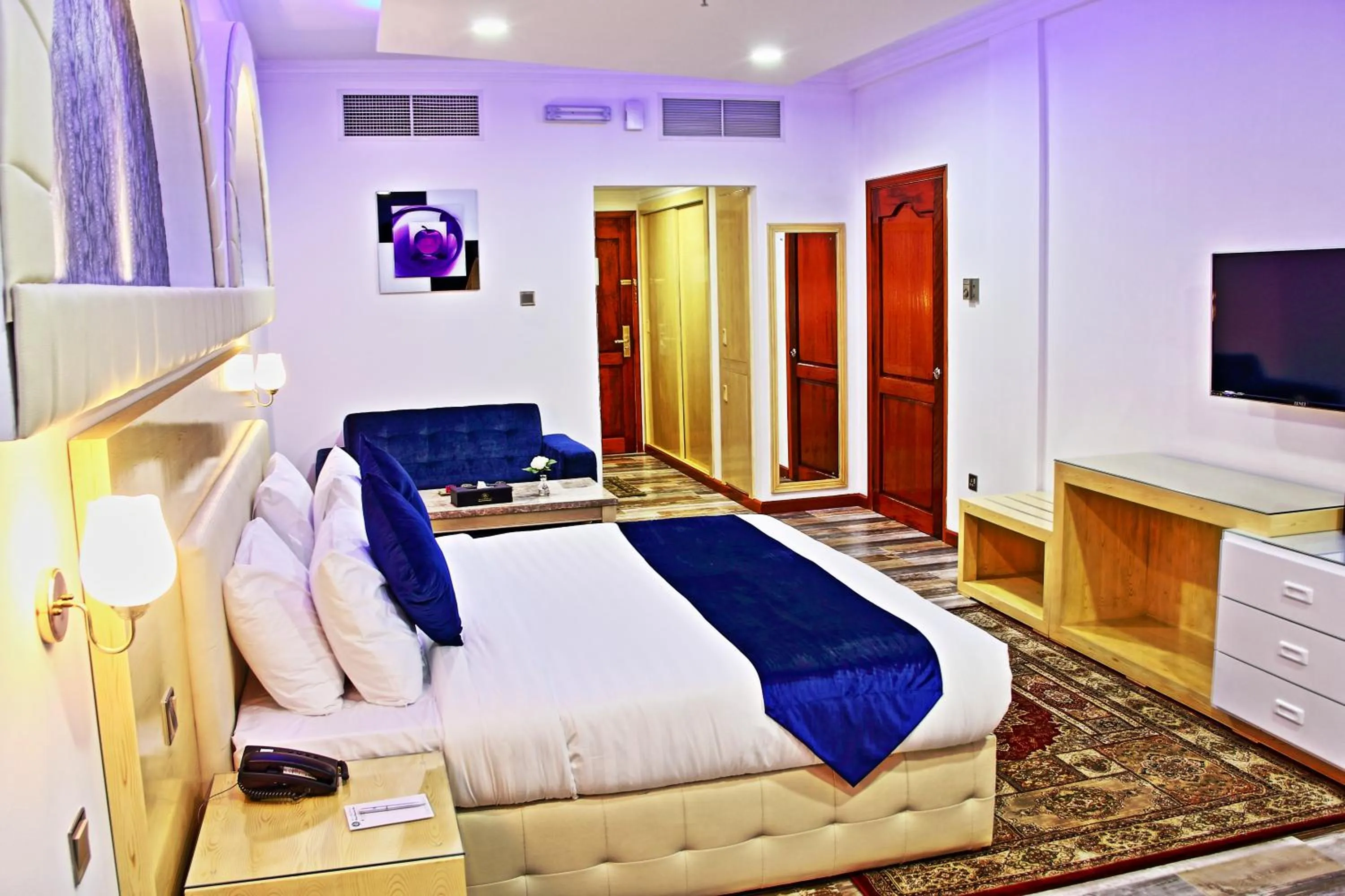 Bedroom, Bed in Bahrain International Hotel