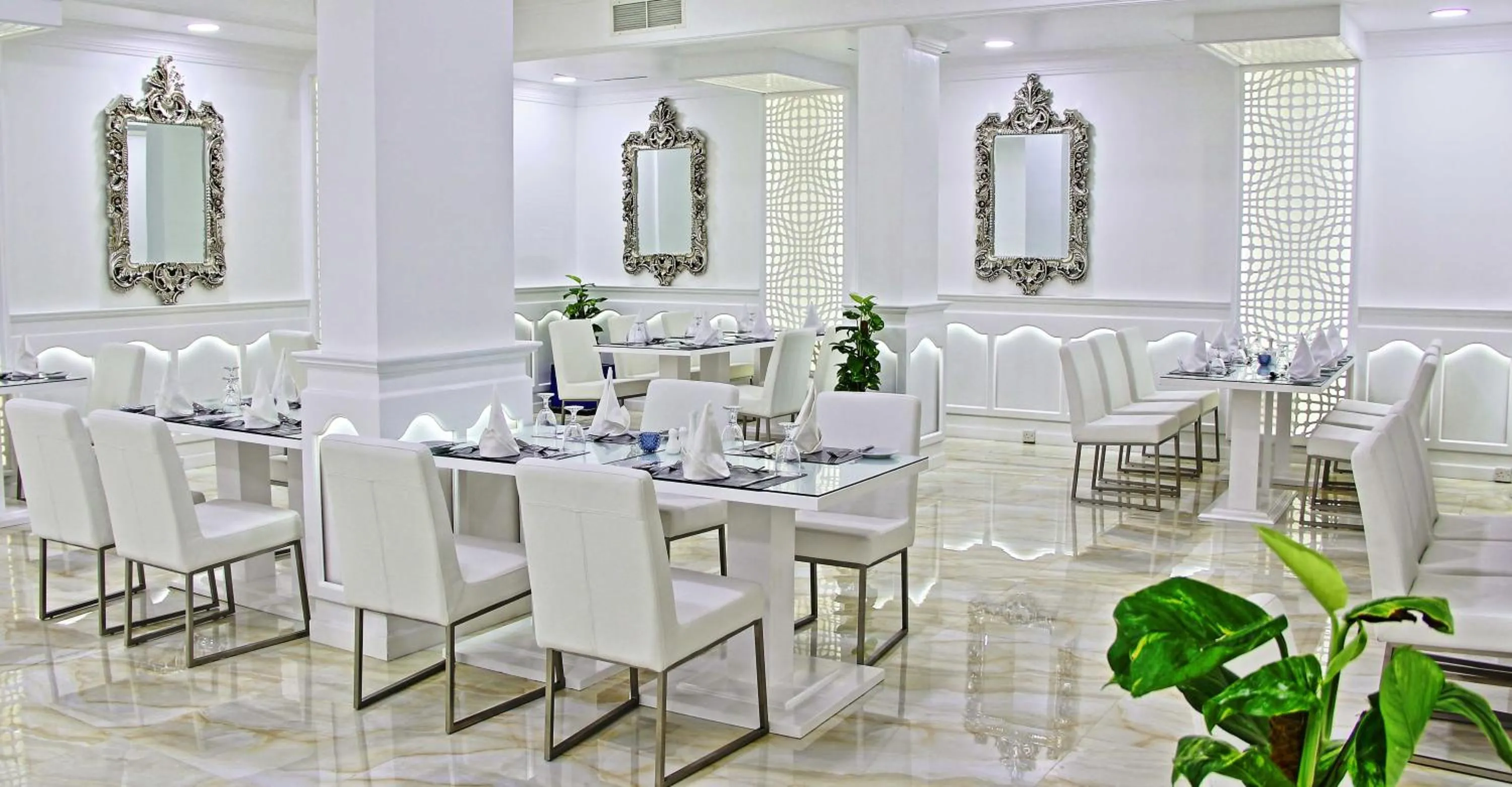 Restaurant/places to eat in Bahrain International Hotel