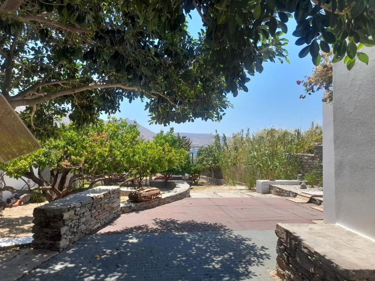 Natural landscape in Roses Beach