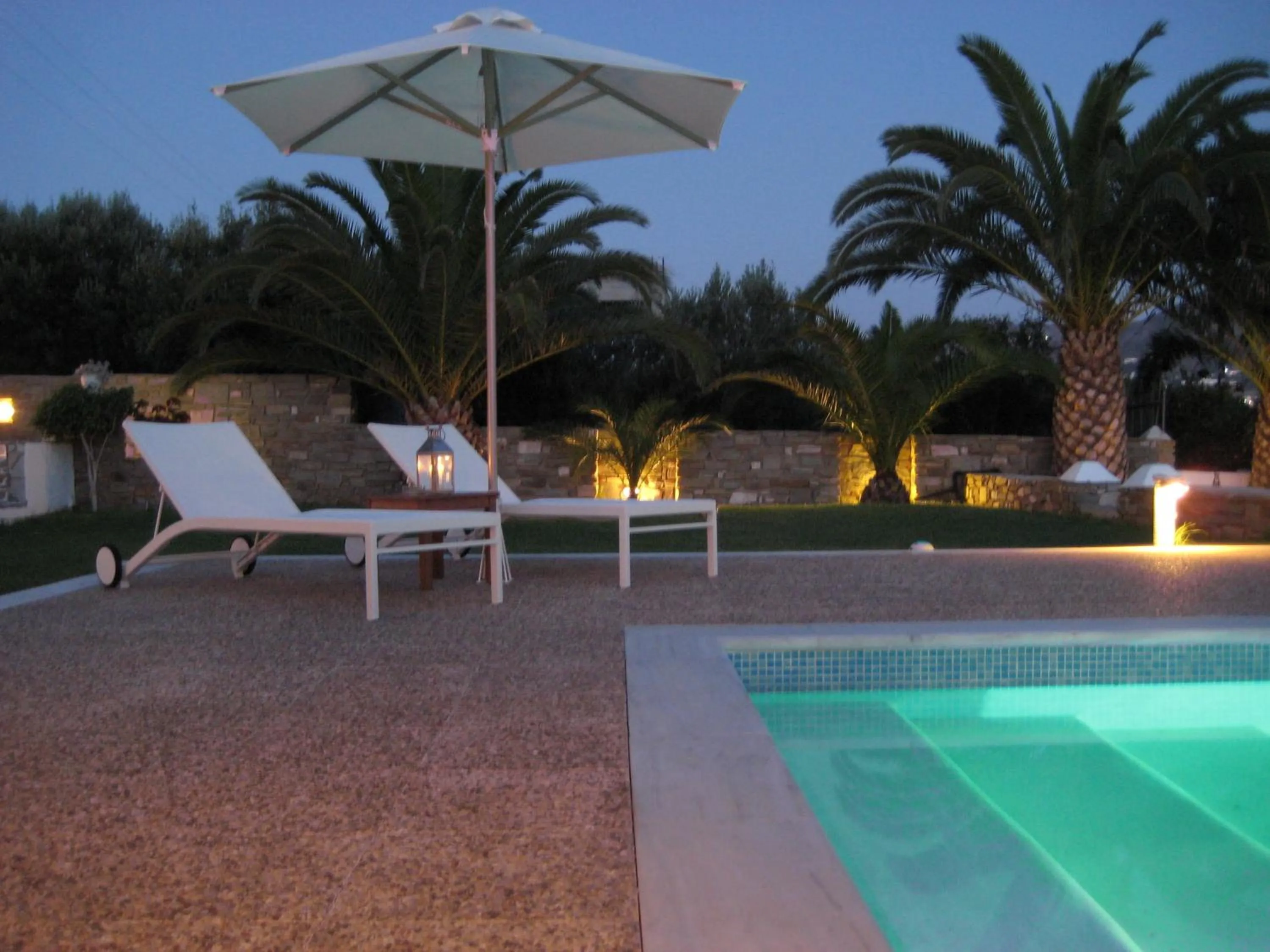 Swimming pool in Roses Beach