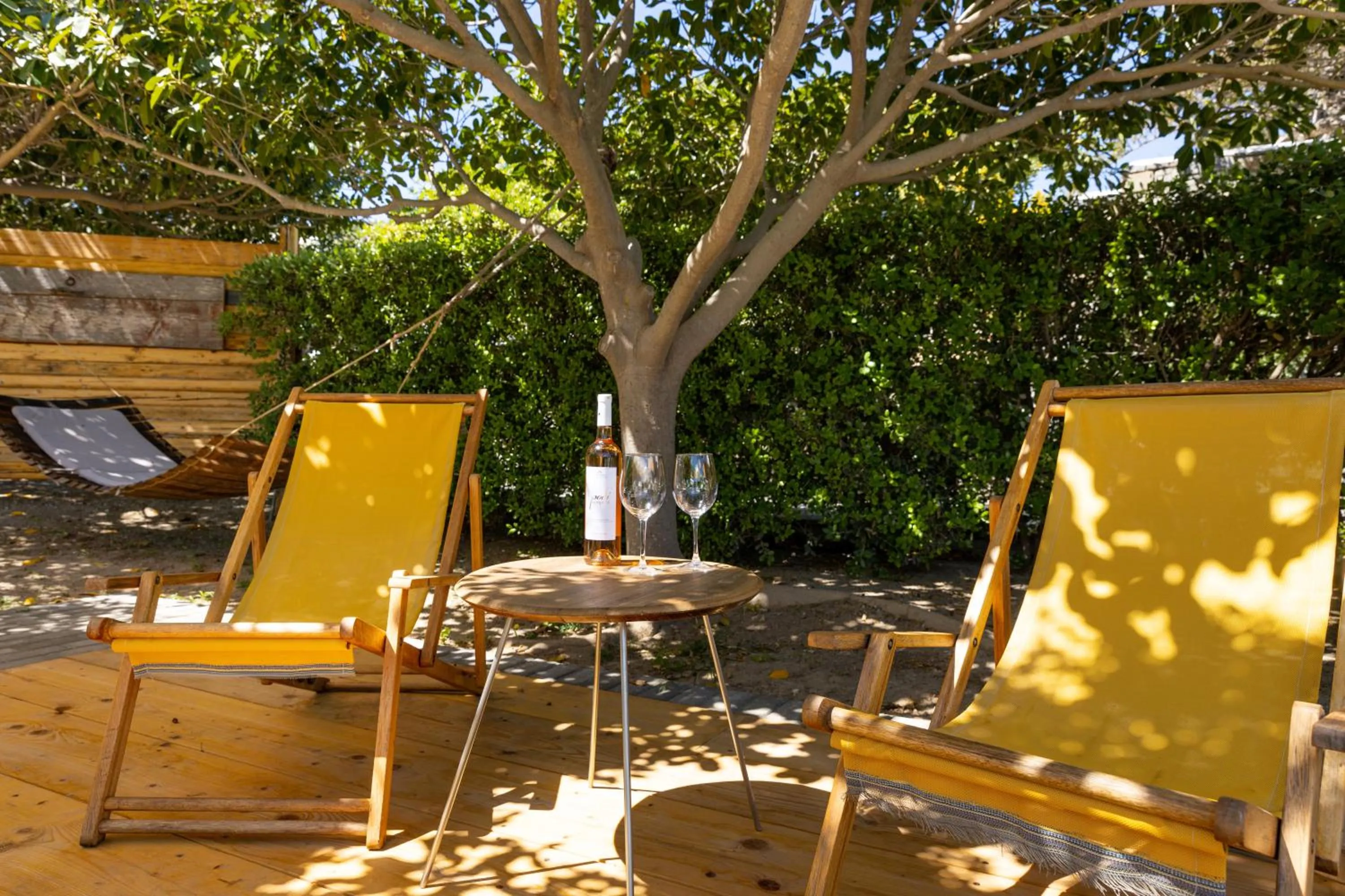 Garden view in Roses Beach