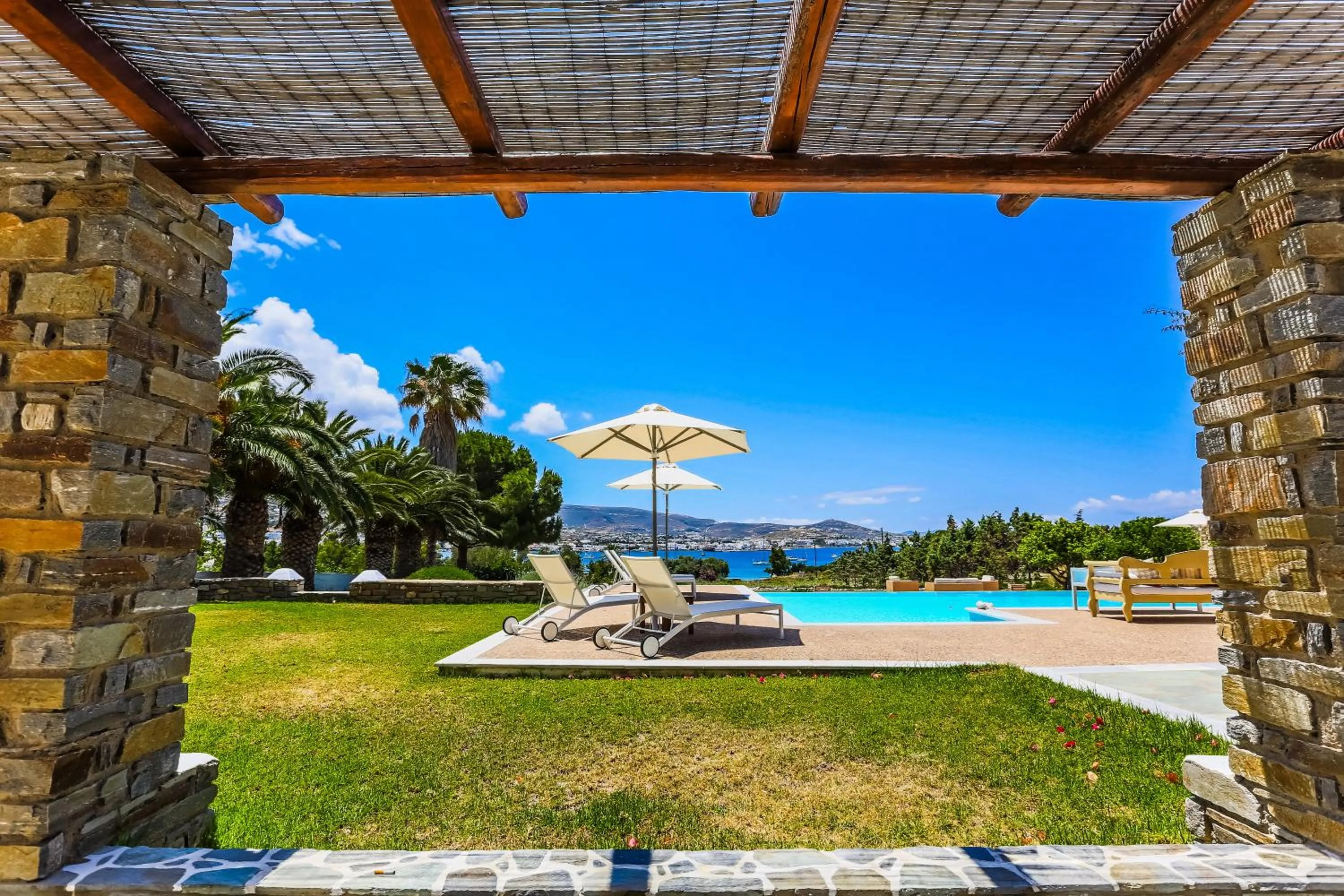 Garden in Roses Beach