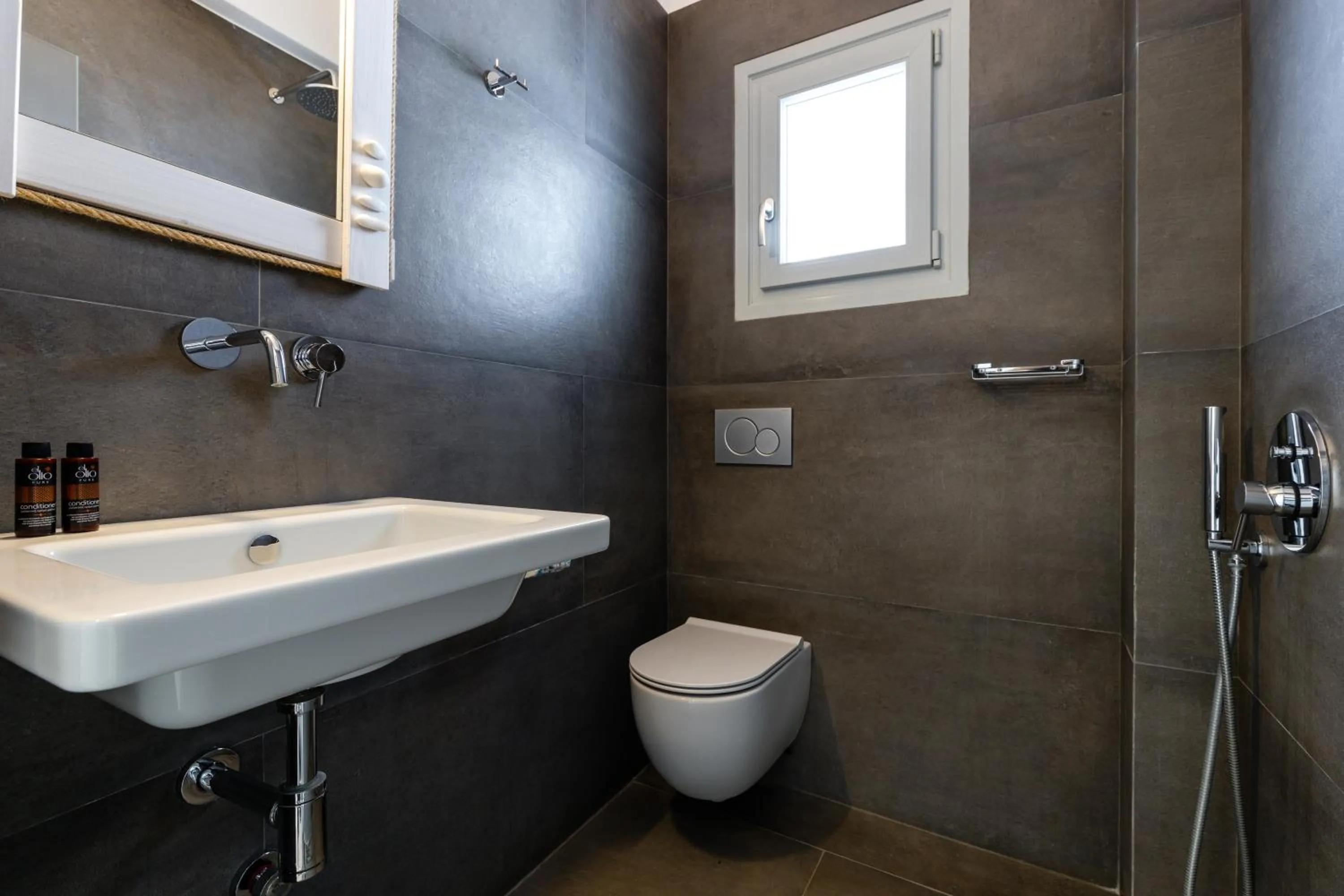 Bathroom in Roses Beach