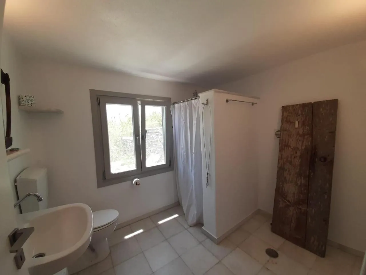 Shower in Roses Beach