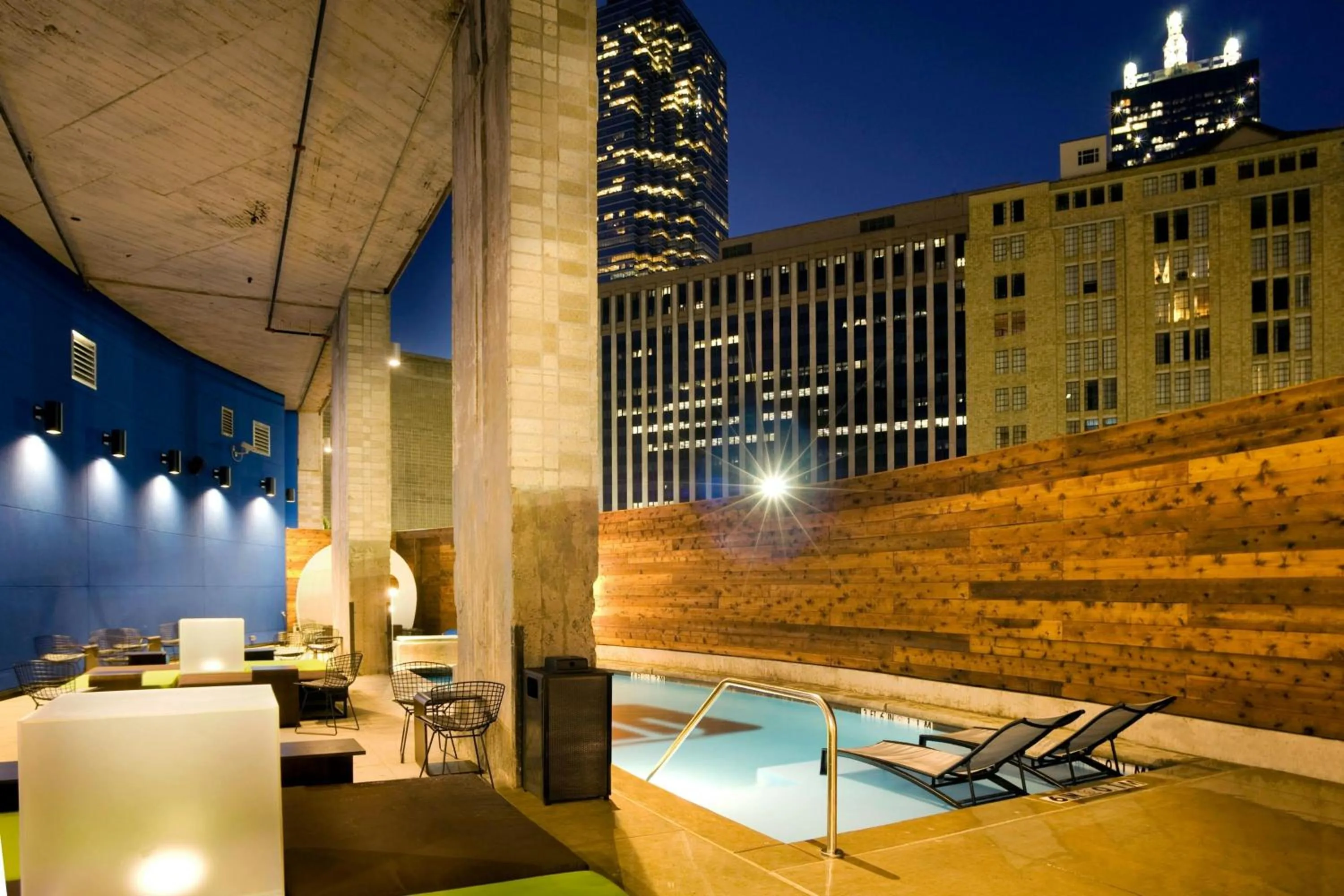 Swimming pool in Aloft Dallas Downtown